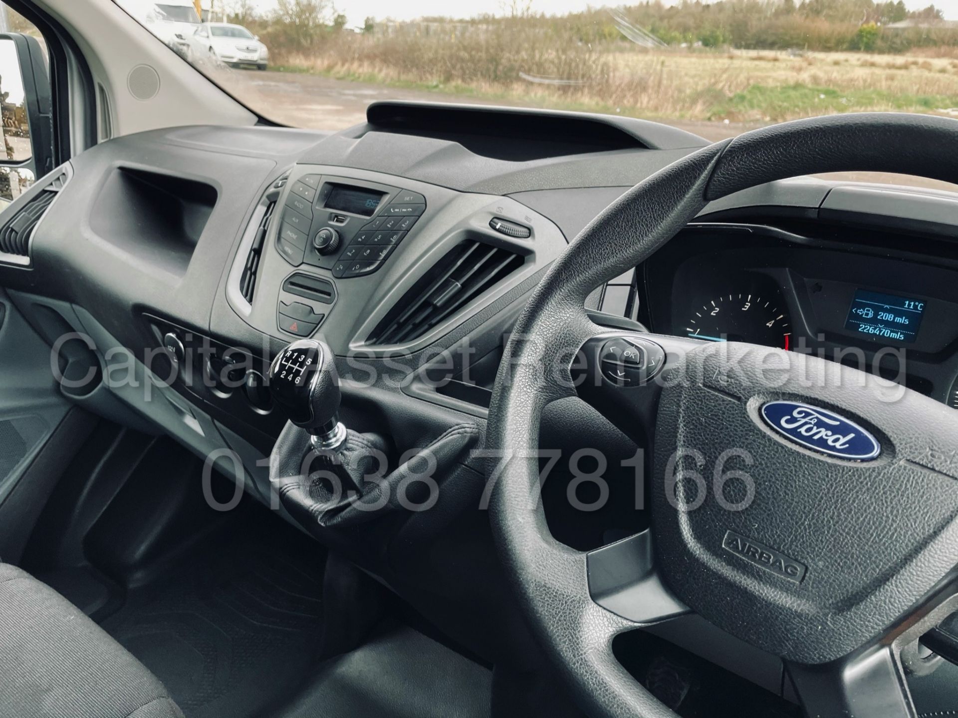 FORD TRANSIT CUSTOM 270 *SWB - PANEL VAN* (2018 - EURO 6) '2.0 TDCI - 6 SPEED' (1 OWNER FROM NEW) - Image 29 of 37