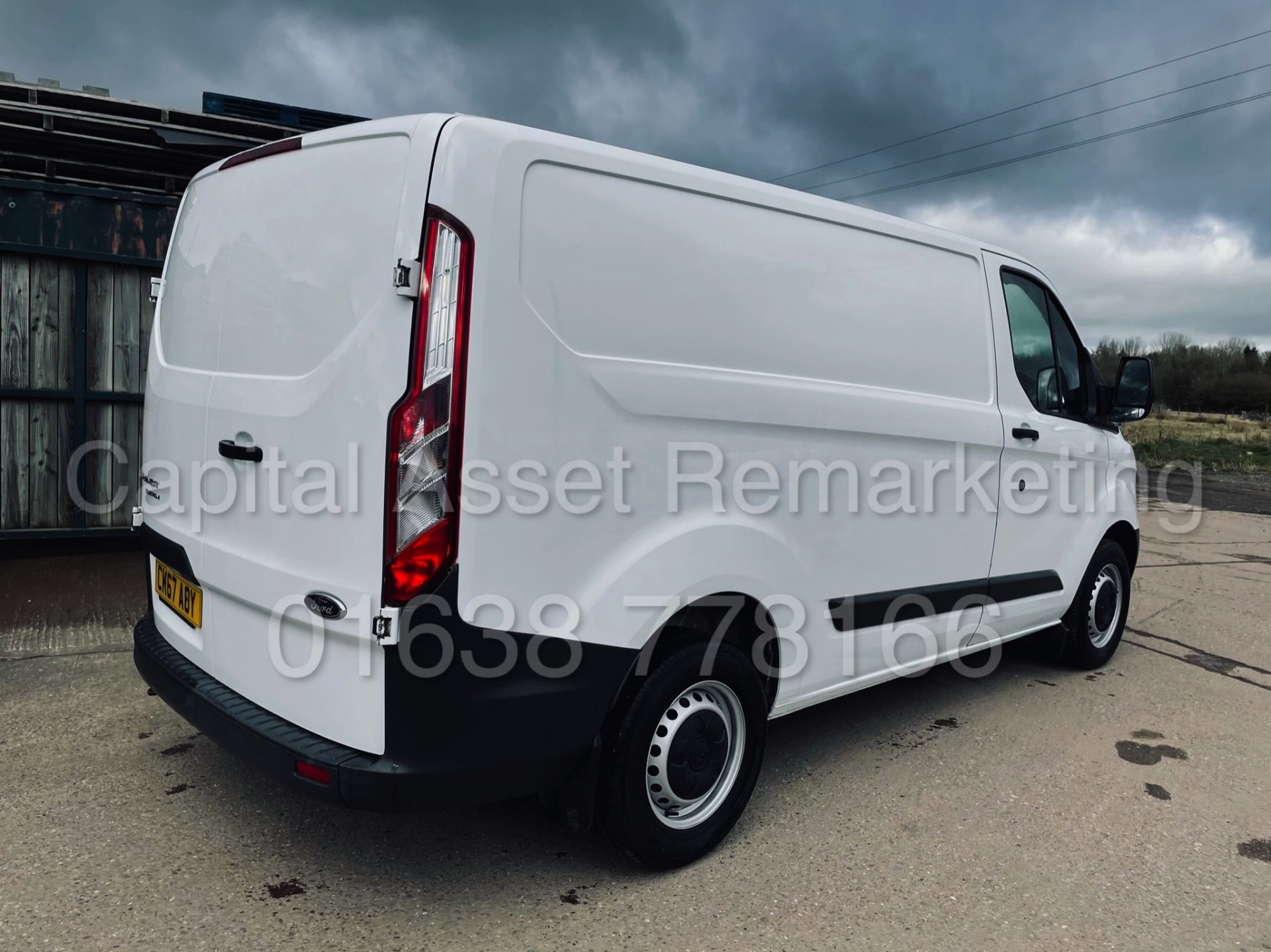 FORD TRANSIT CUSTOM 270 *SWB - PANEL VAN* (2018 - EURO 6) '2.0 TDCI - 6 SPEED' (1 OWNER FROM NEW) - Image 13 of 37