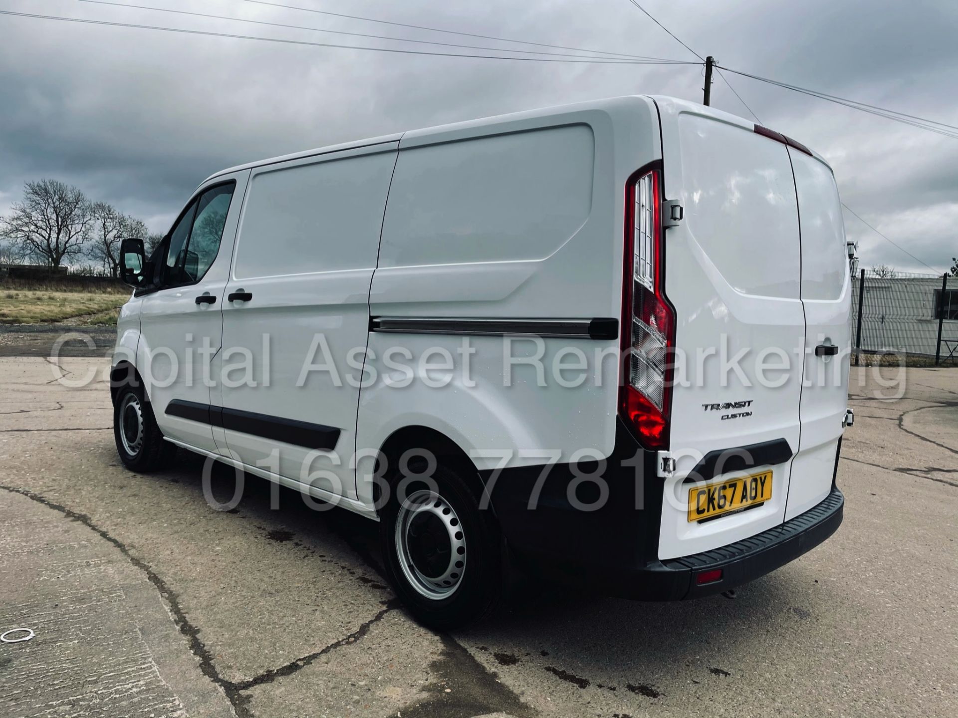 FORD TRANSIT CUSTOM 270 *SWB - PANEL VAN* (2018 - EURO 6) '2.0 TDCI - 6 SPEED' (1 OWNER FROM NEW) - Image 10 of 37