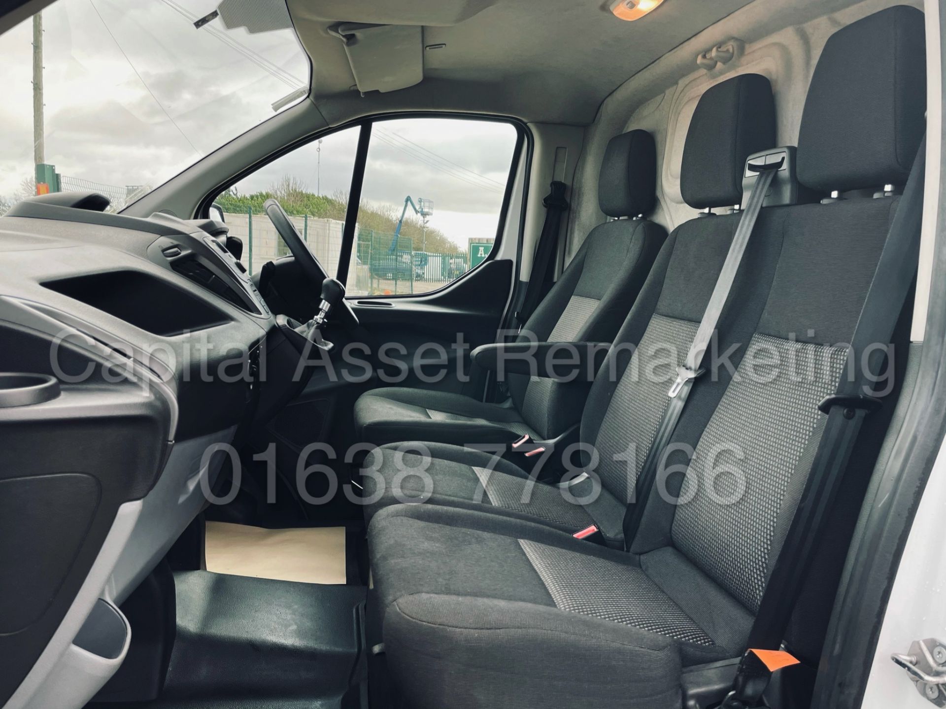 FORD TRANSIT CUSTOM 270 *SWB - PANEL VAN* (2018 - EURO 6) '2.0 TDCI - 6 SPEED' (1 OWNER FROM NEW) - Image 21 of 37