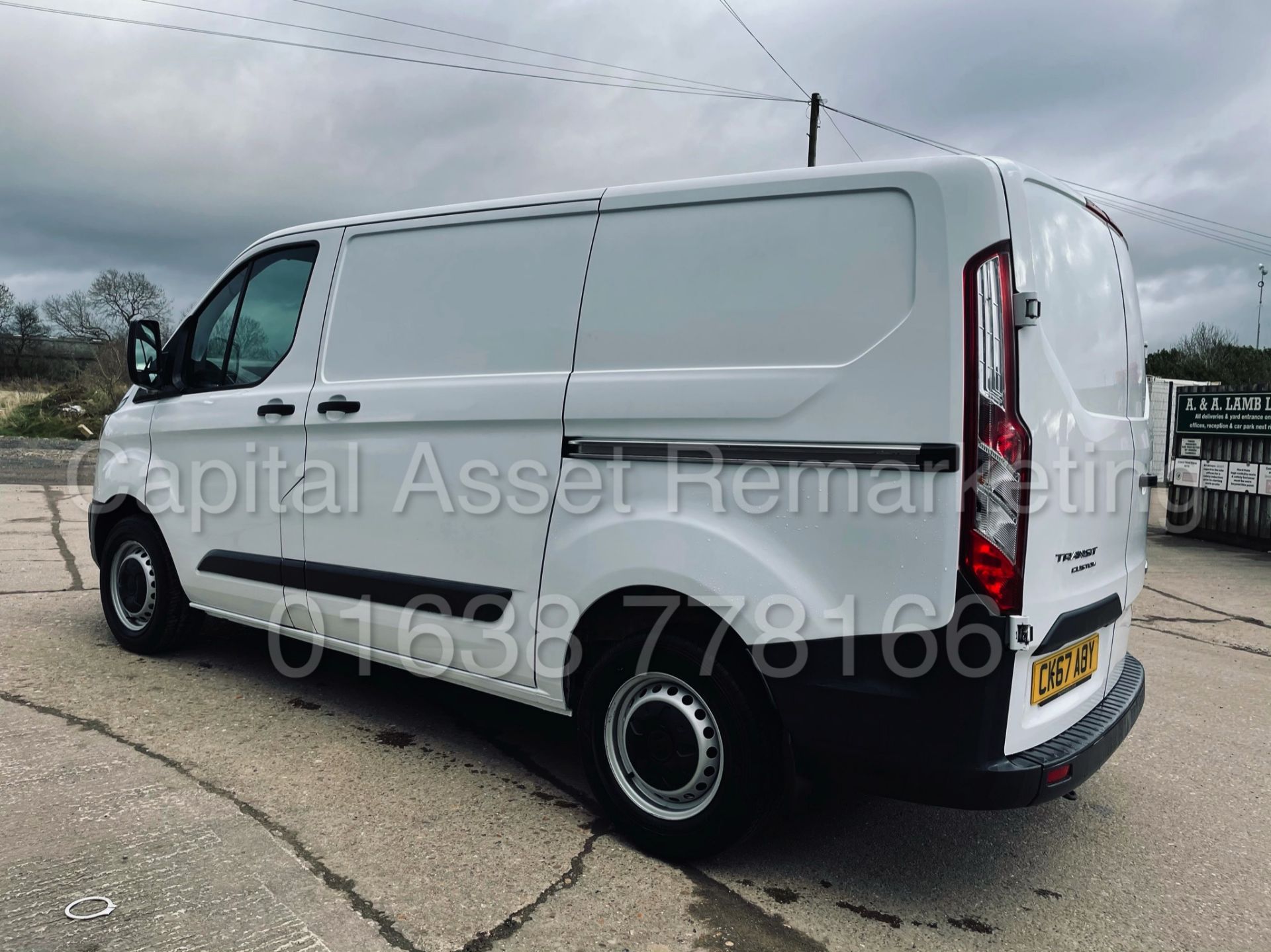 FORD TRANSIT CUSTOM 270 *SWB - PANEL VAN* (2018 - EURO 6) '2.0 TDCI - 6 SPEED' (1 OWNER FROM NEW) - Image 9 of 37