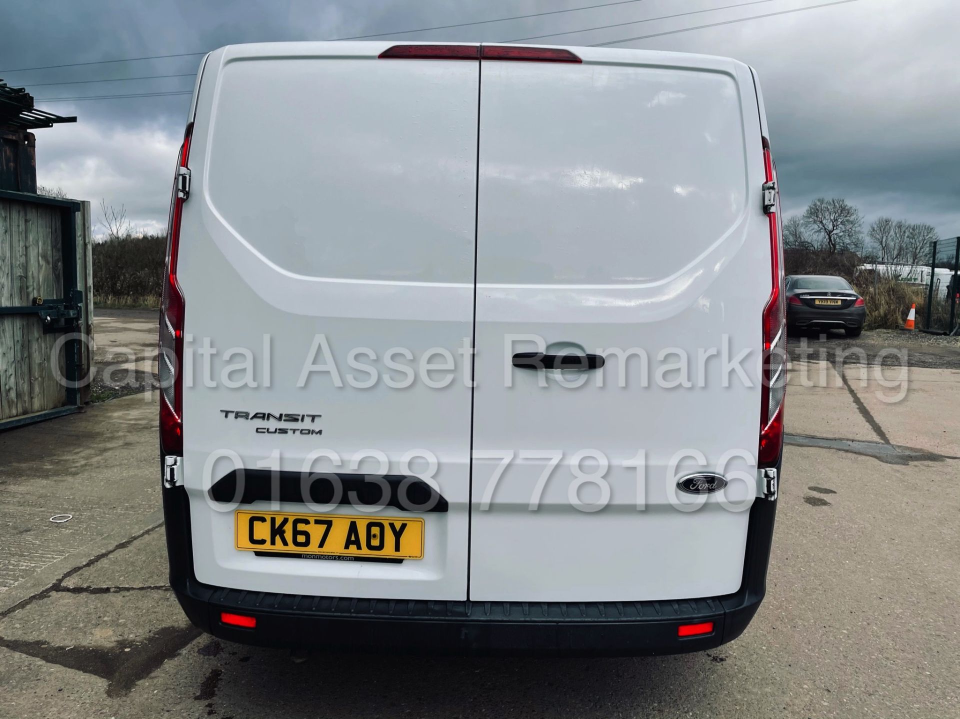 FORD TRANSIT CUSTOM 270 *SWB - PANEL VAN* (2018 - EURO 6) '2.0 TDCI - 6 SPEED' (1 OWNER FROM NEW) - Image 11 of 37