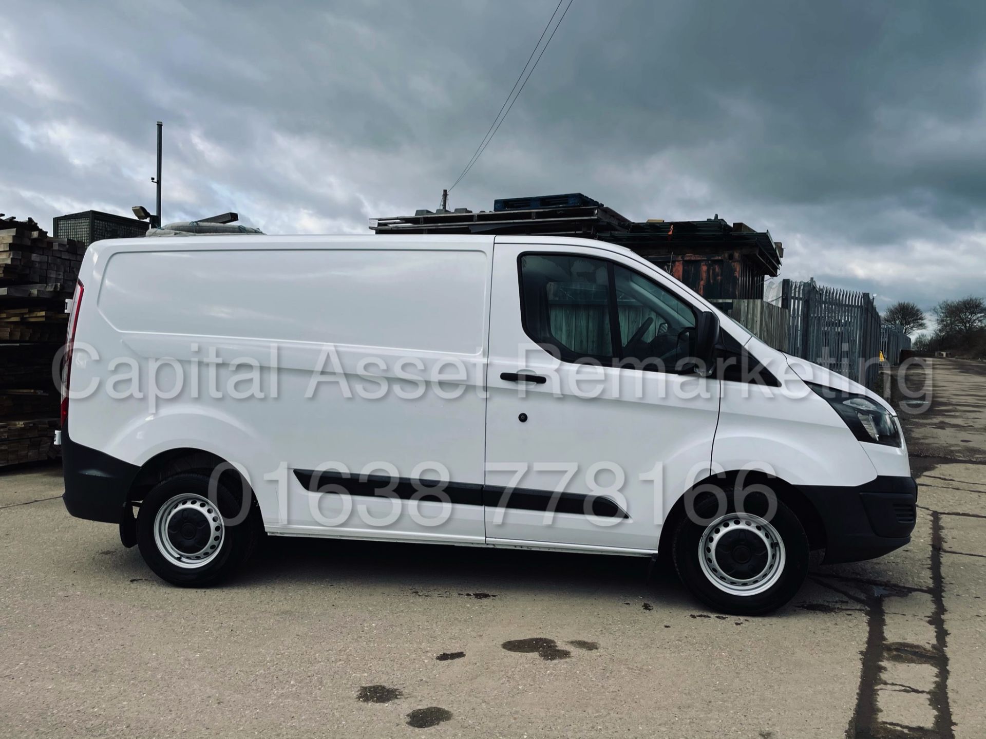 FORD TRANSIT CUSTOM 270 *SWB - PANEL VAN* (2018 - EURO 6) '2.0 TDCI - 6 SPEED' (1 OWNER FROM NEW) - Image 14 of 37