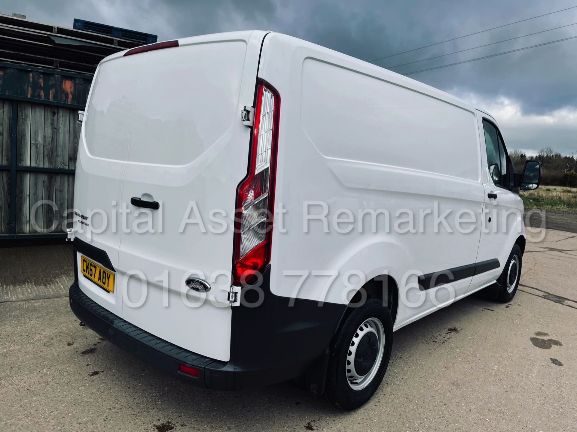 FORD TRANSIT CUSTOM 270 *SWB - PANEL VAN* (2018 - EURO 6) '2.0 TDCI - 6 SPEED' (1 OWNER FROM NEW) - Image 12 of 37