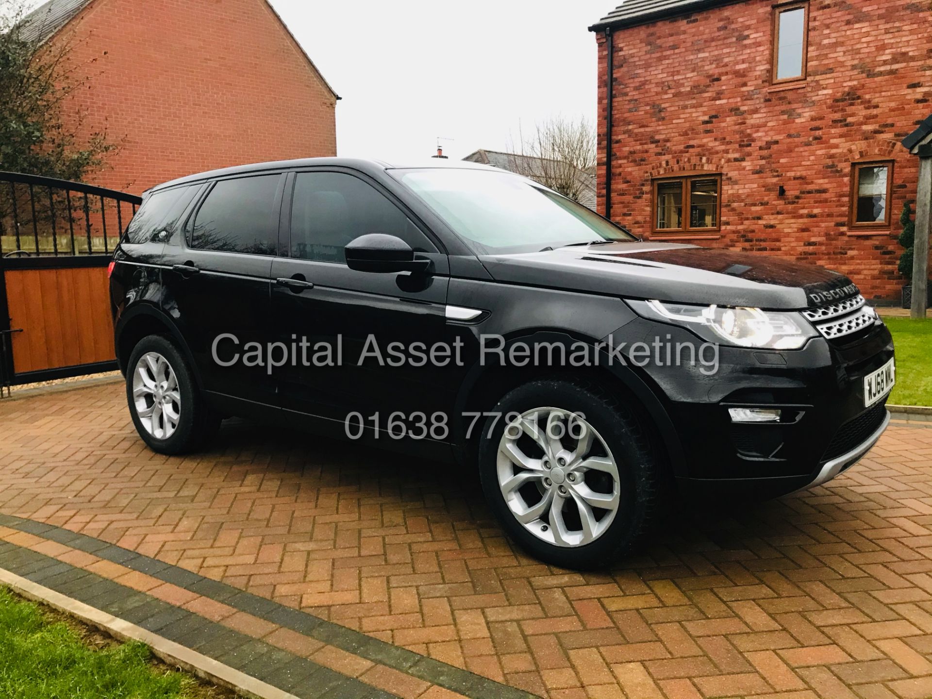 ON SALE LAND ROVER DISCOVERY SPORT "HSE" AUTO 7 SEATER (2019 MODEL) - SAT NAV -LEATHER *PAN ROOF* - Image 2 of 35