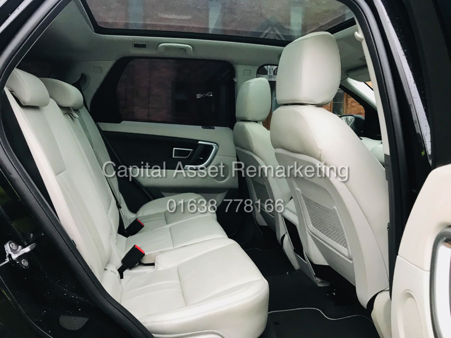 ON SALE LAND ROVER DISCOVERY SPORT "HSE" AUTO 7 SEATER (2019 MODEL) - SAT NAV -LEATHER *PAN ROOF* - Image 34 of 35