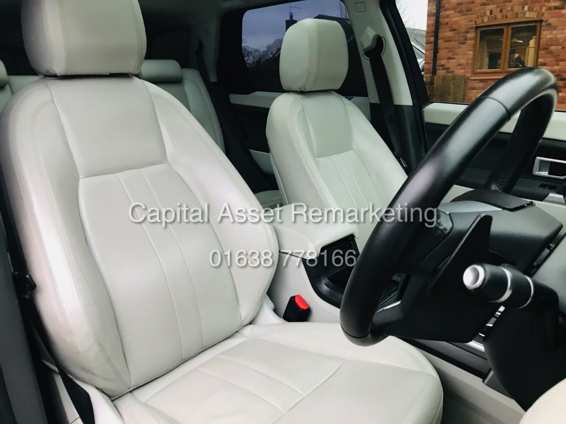 ON SALE LAND ROVER DISCOVERY SPORT "HSE" AUTO 7 SEATER (2019 MODEL) - SAT NAV -LEATHER *PAN ROOF* - Image 14 of 35