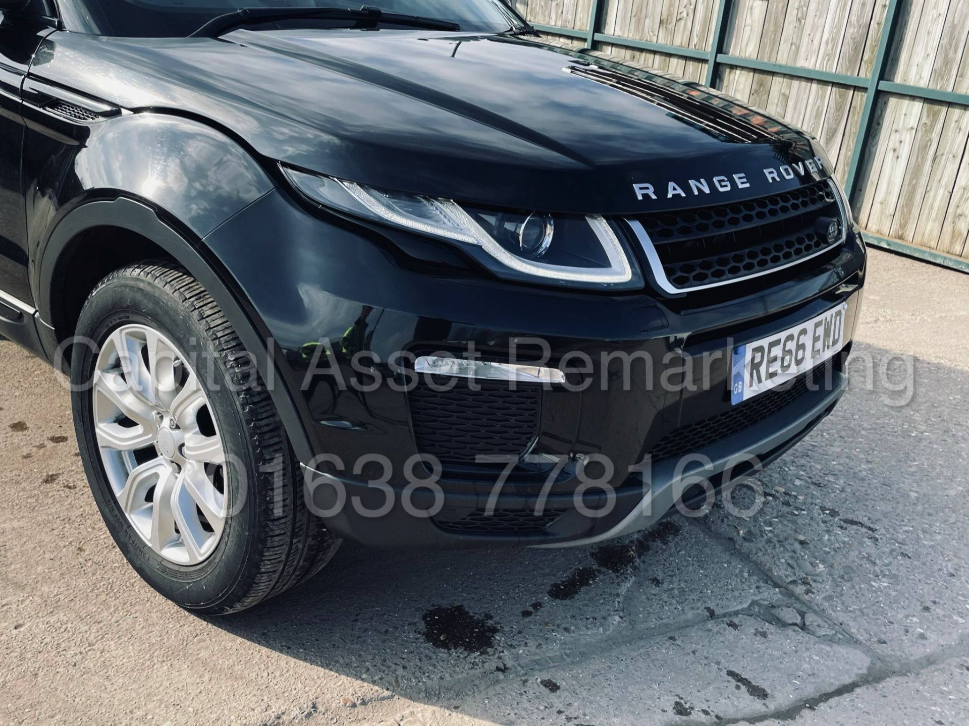 RANGE ROVER EVOQUE *SE TECH* SUV (2017 - EURO 6) '2.0 ED4 - LEATHER - SAT NAV' *TOP SPEC* - Image 15 of 50