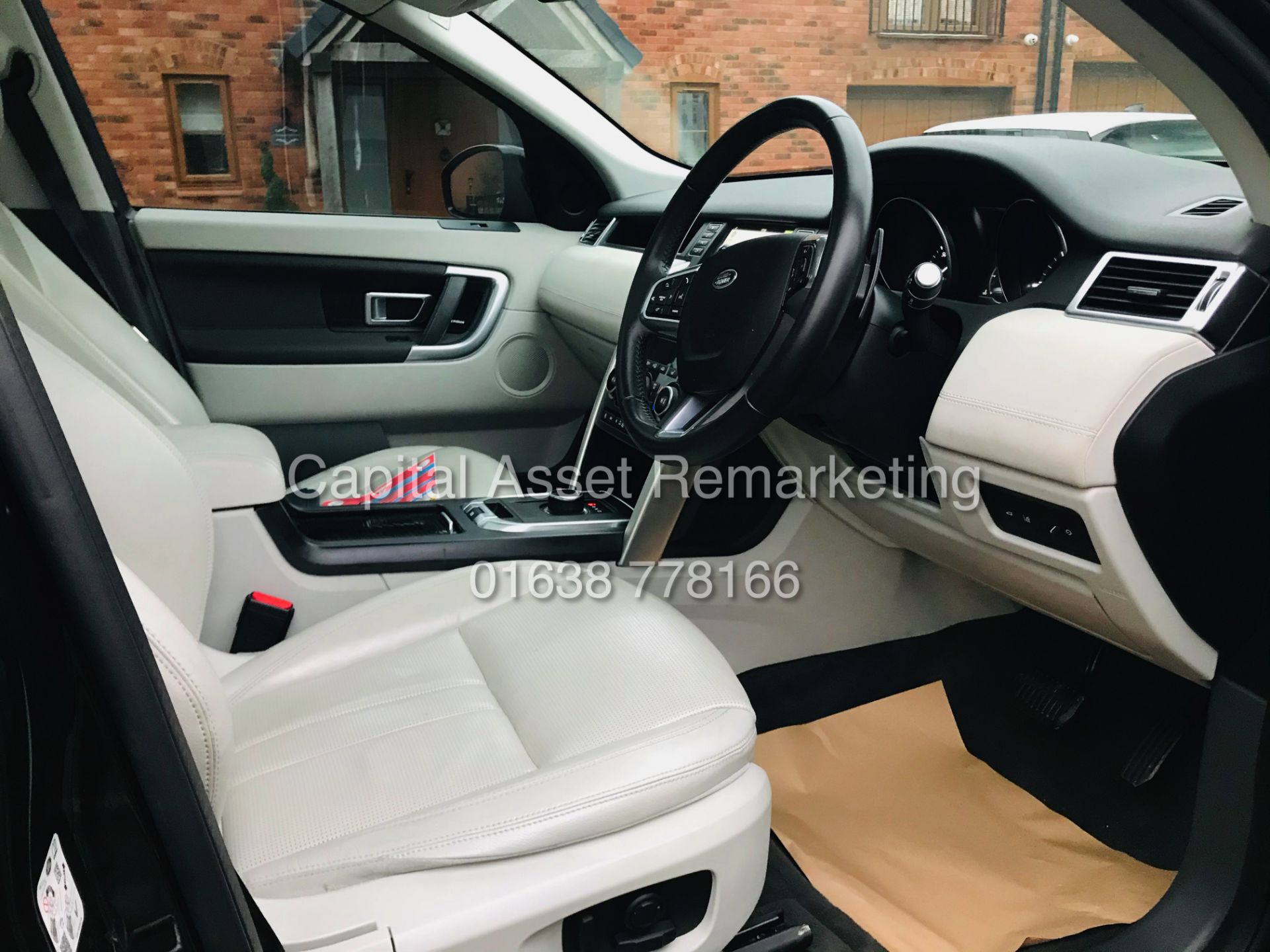 ON SALE LAND ROVER DISCOVERY SPORT "HSE" AUTO 7 SEATER (2019 MODEL) - SAT NAV -LEATHER *PAN ROOF* - Image 13 of 35