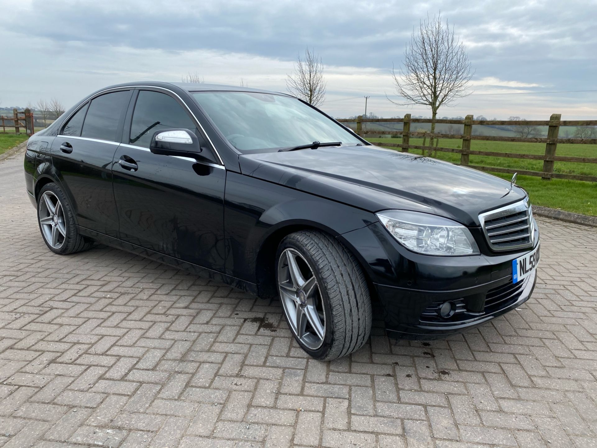 On Sale MERCEDES-BENZ C220 CDI *SALOON* (2010 MODEL) '170 BHP - AUTOMATIC' *HUGE SPEC* (NO VAT - - Image 3 of 18