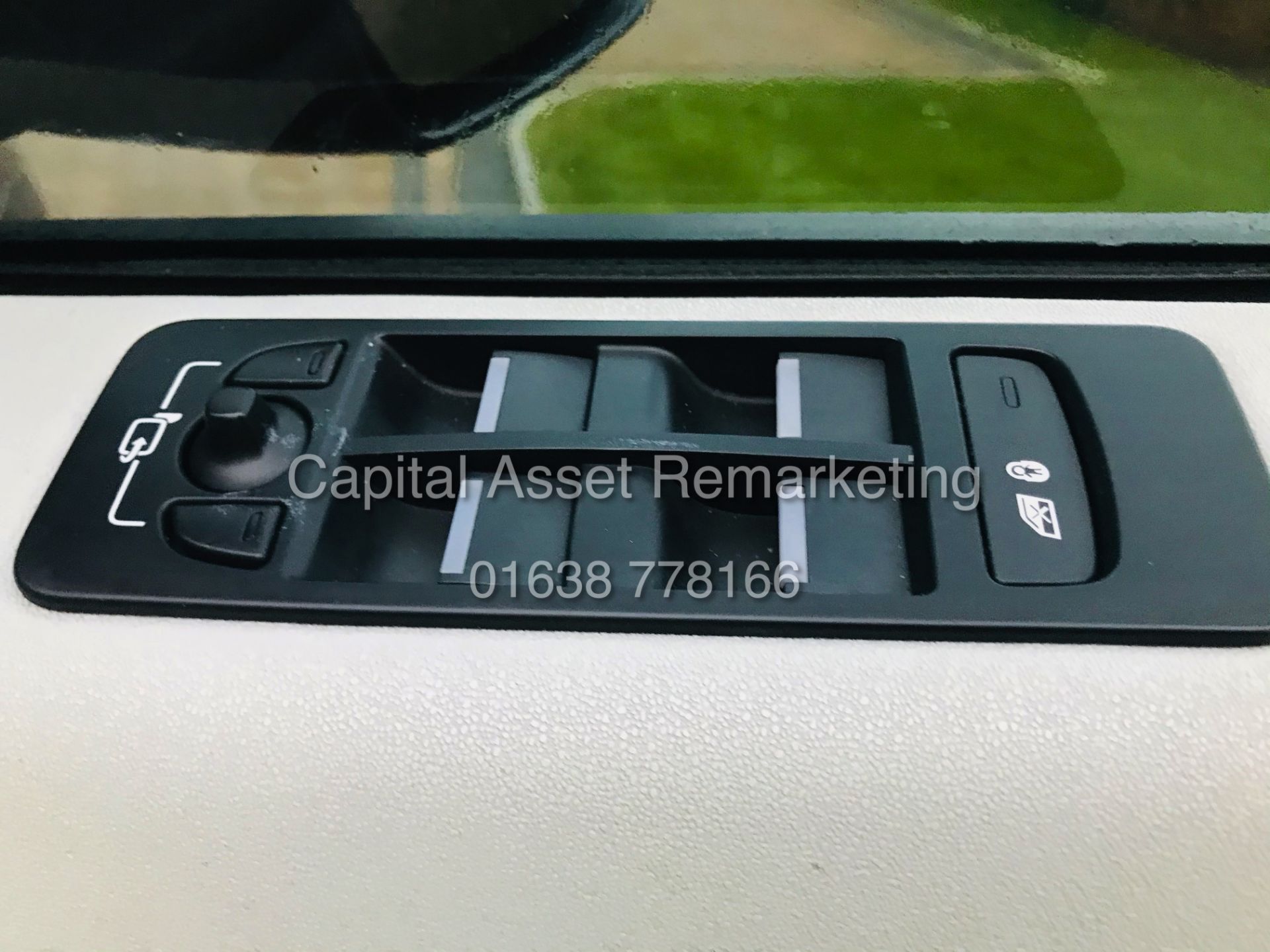 ON SALE LAND ROVER DISCOVERY SPORT "HSE" AUTO 7 SEATER (2019 MODEL) - SAT NAV -LEATHER *PAN ROOF* - Image 30 of 35