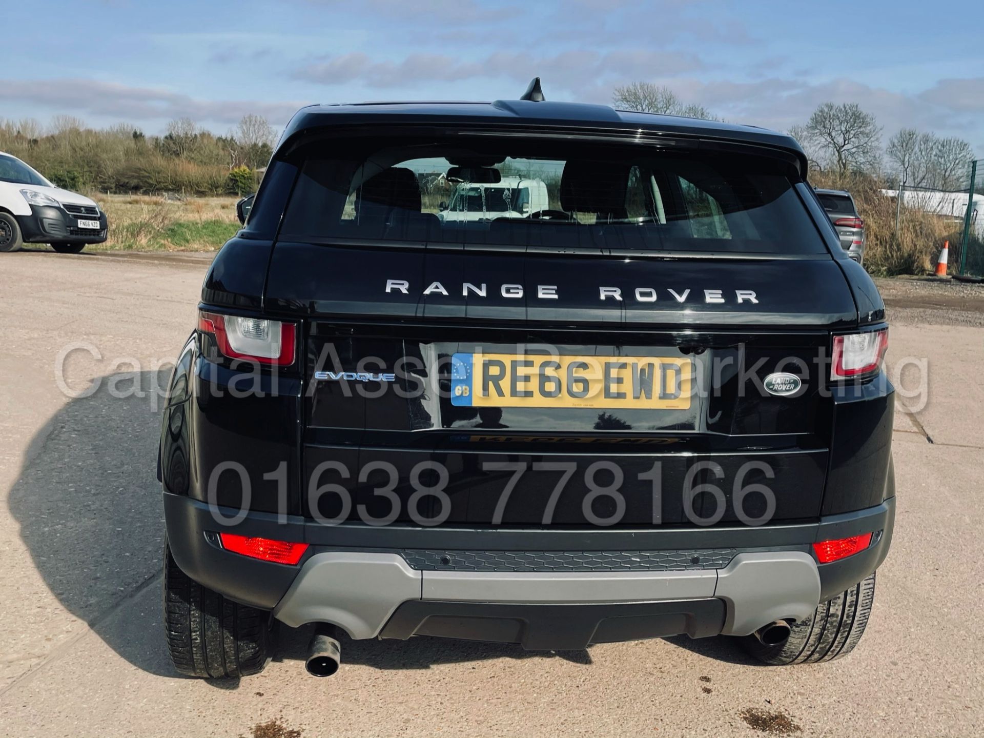 RANGE ROVER EVOQUE *SE TECH* SUV (2017 - EURO 6) '2.0 ED4 - LEATHER - SAT NAV' *TOP SPEC* - Image 11 of 50