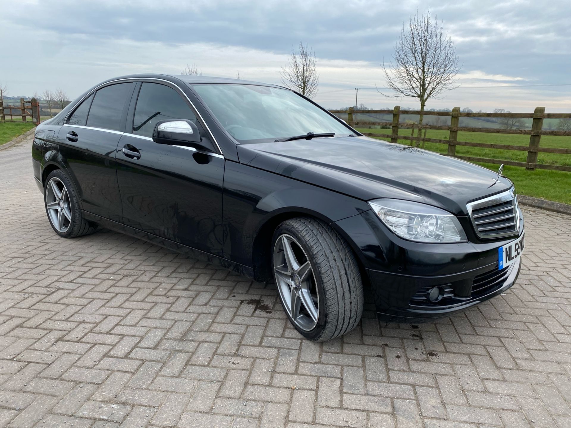 On Sale MERCEDES-BENZ C220 CDI *SALOON* (2010 MODEL) '170 BHP - AUTOMATIC' *HUGE SPEC* (NO VAT - - Image 2 of 18