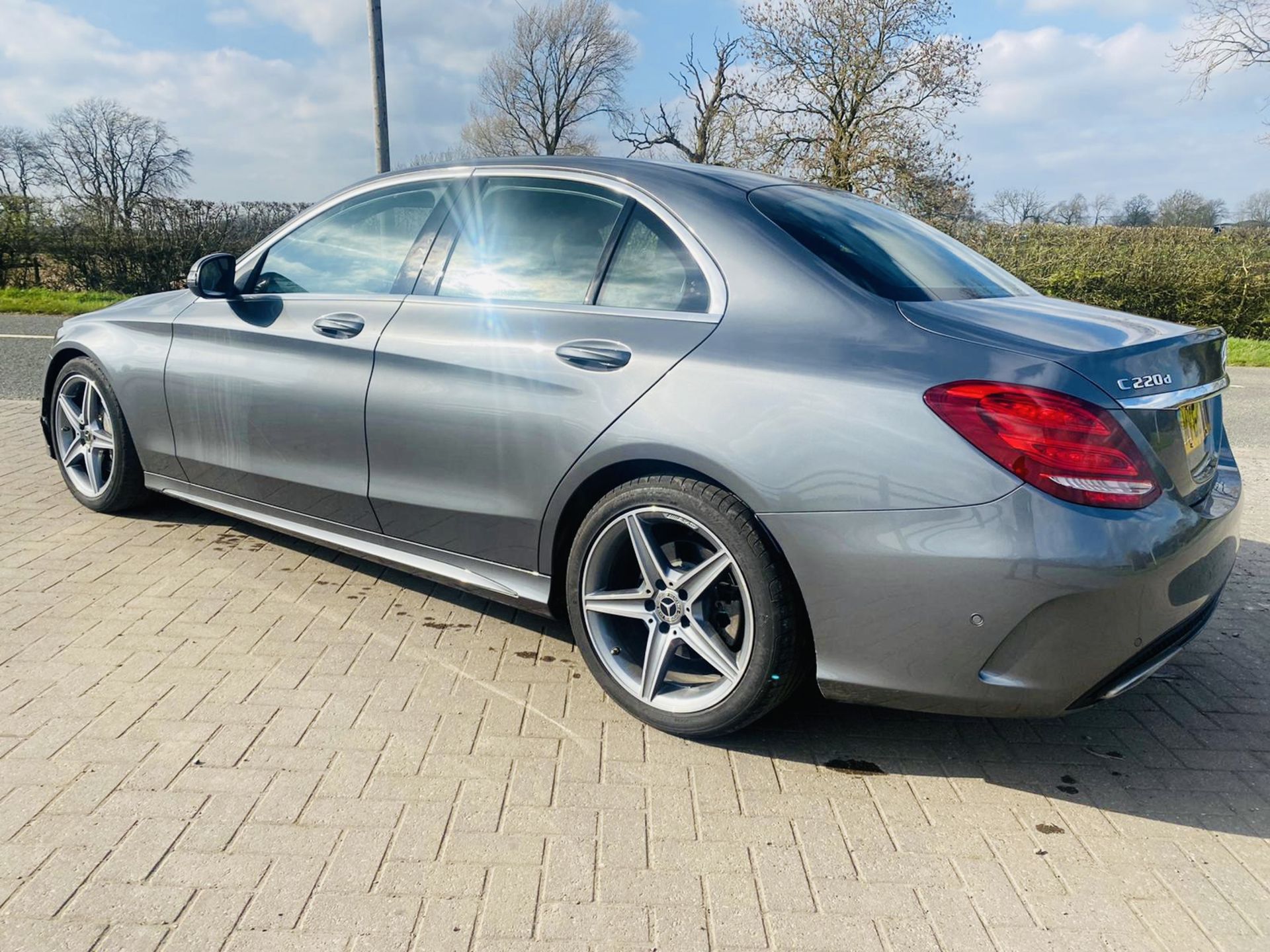 ON SALE MERCEDES C220d "AMG-LINE" 9G-TRONIC - (2019 MODEL) - 1 KEEPER - LEATHER - SAT NAV- ONLY 34K - Image 5 of 14