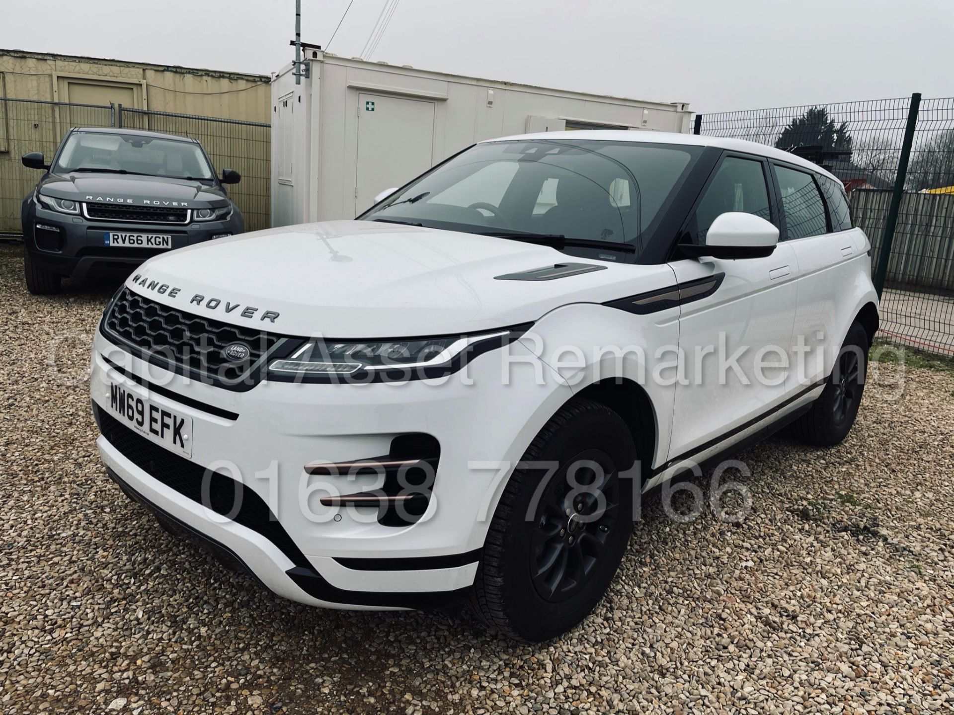 RANGE ROVER EVOQUE *R-DYNAMIC* (2020 - NEW MODEL) '2.0 D150' (1 OWNER) **MASSIVE SPEC** - Image 5 of 47