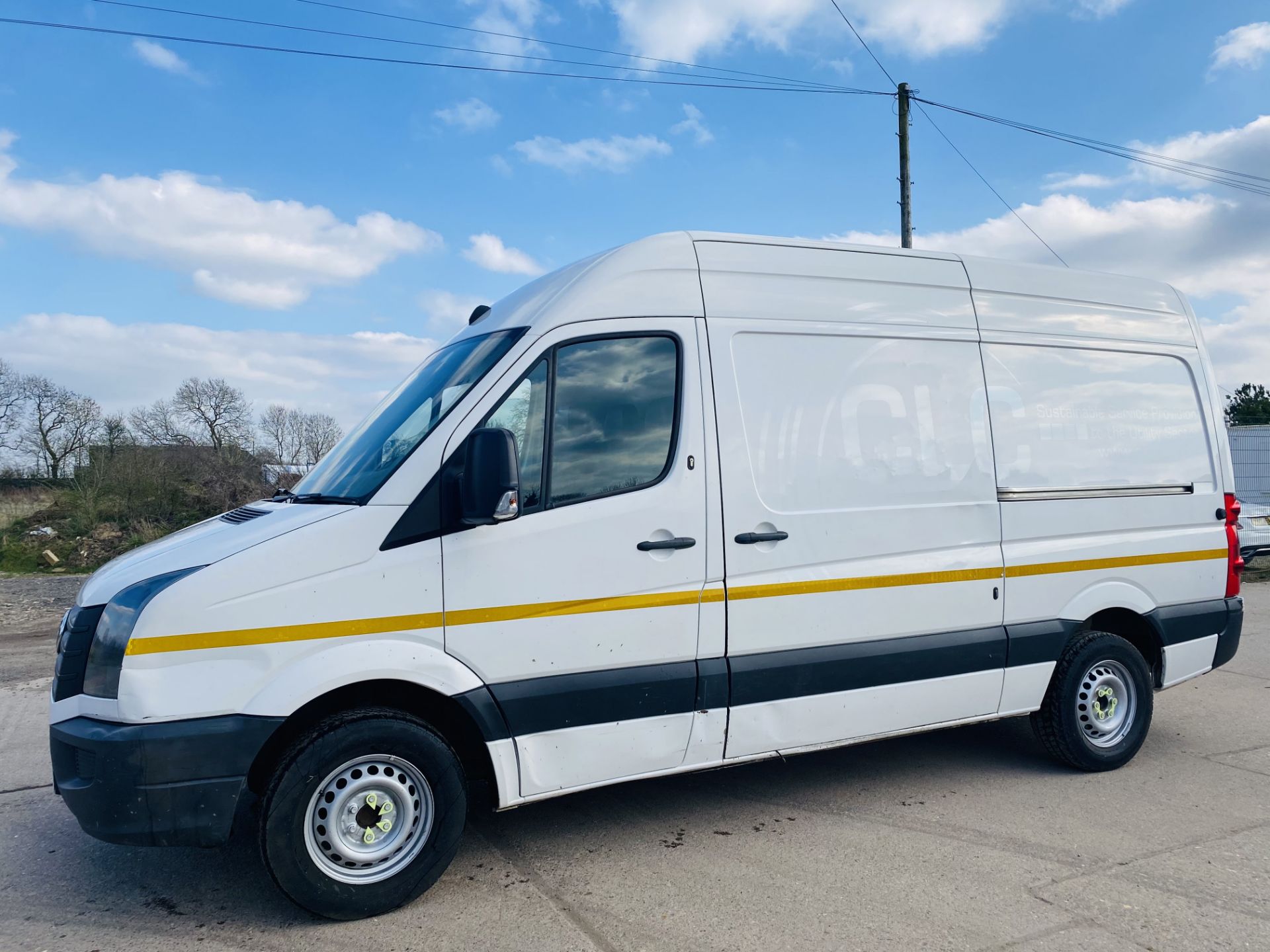 VOLKSWAGEN CRAFTER CR35 2.0TDI "BMT" EURO 6 - 2017 MODEL- MEDIUM WHEEL BASE- 1 OWNER FSH - 89K MILES - Image 4 of 13