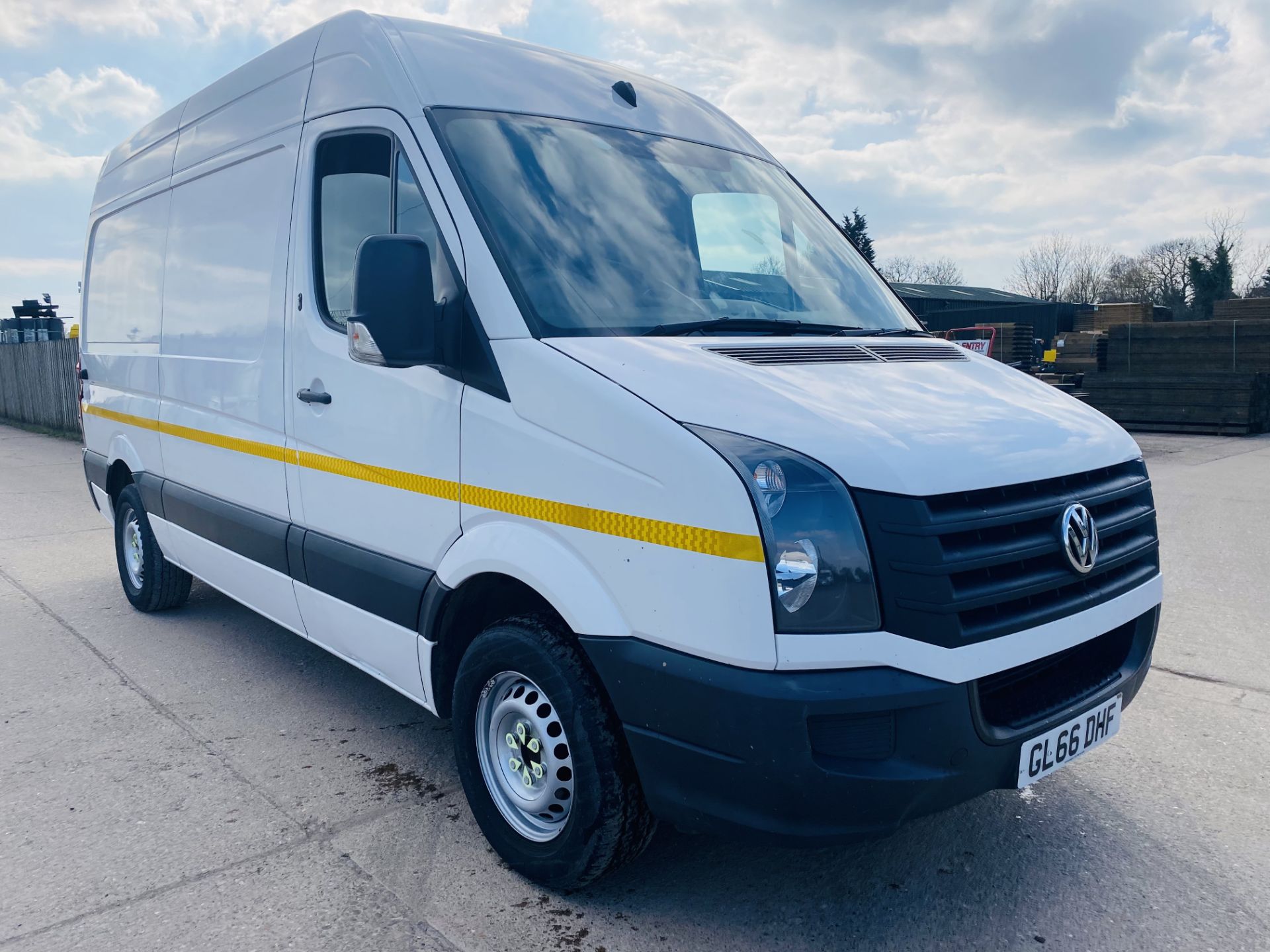 VOLKSWAGEN CRAFTER CR35 2.0TDI "BMT" EURO 6 - 2017 MODEL- MEDIUM WHEEL BASE- 1 OWNER FSH - 89K MILES