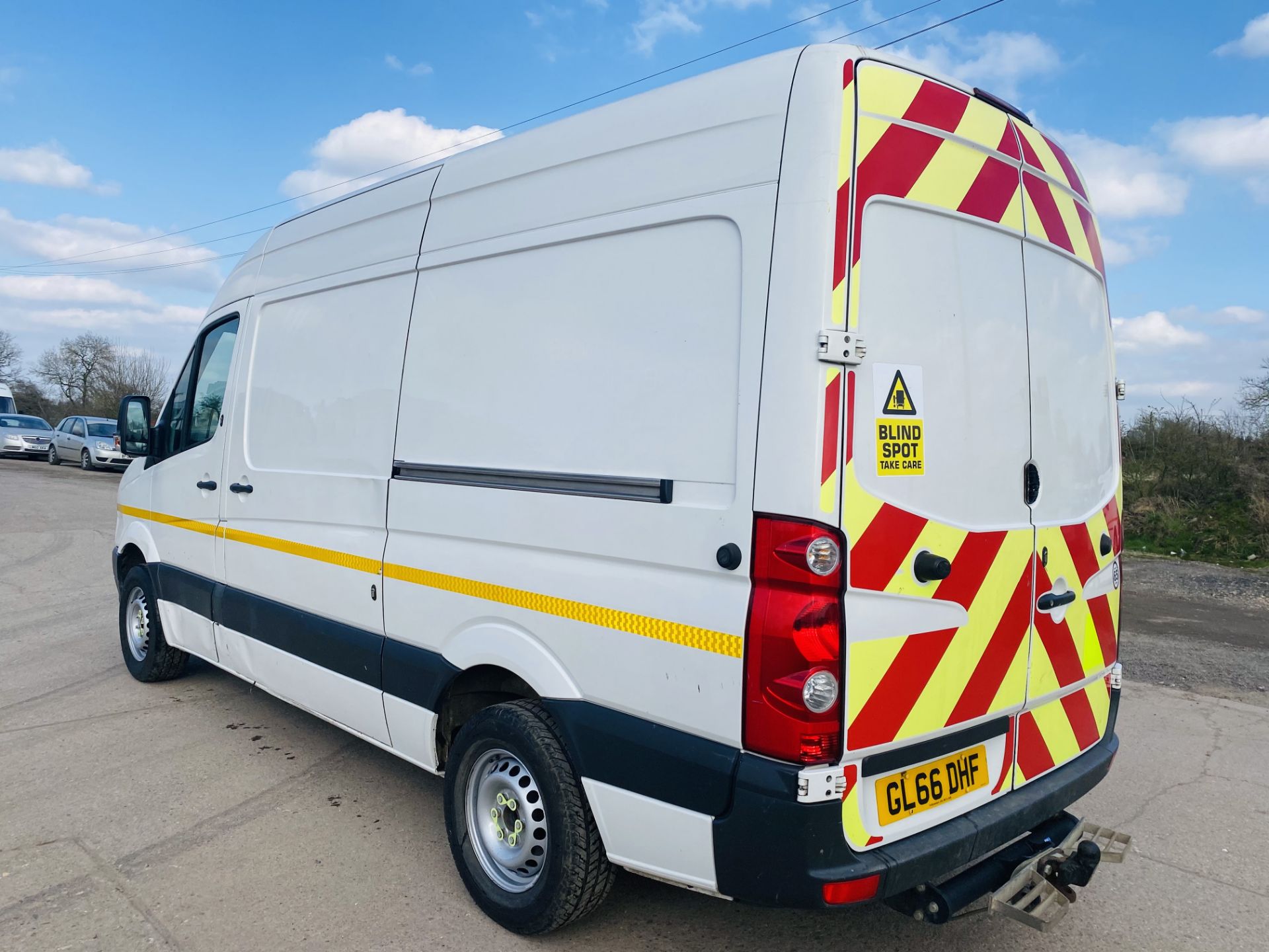 VOLKSWAGEN CRAFTER CR35 2.0TDI "BMT" EURO 6 - 2017 MODEL- MEDIUM WHEEL BASE- 1 OWNER FSH - 89K MILES - Image 5 of 13