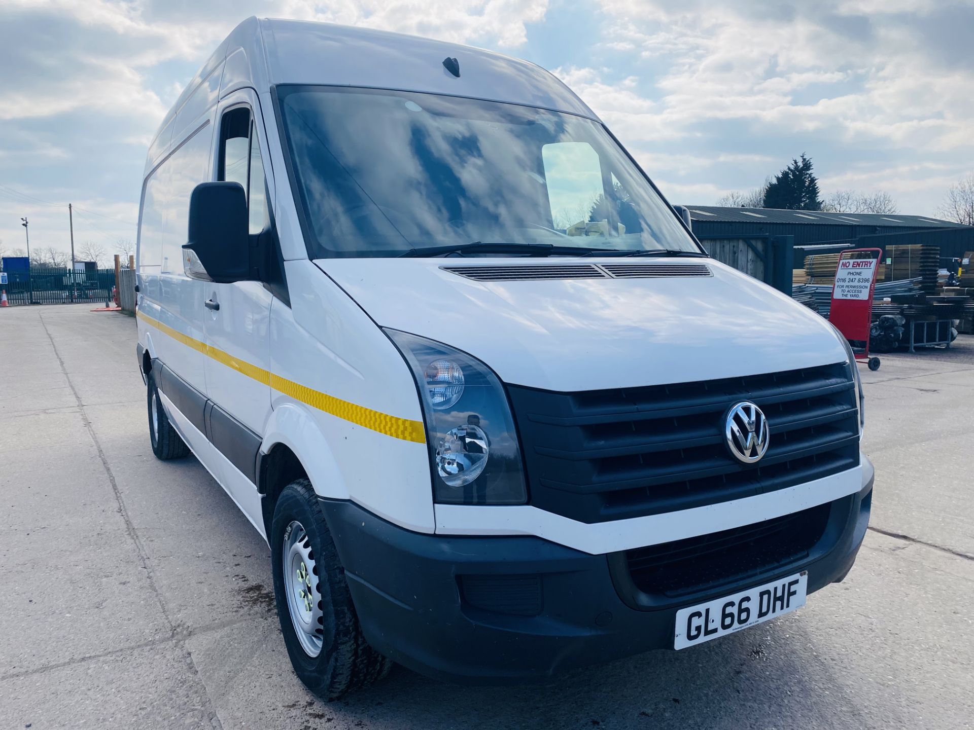 VOLKSWAGEN CRAFTER CR35 2.0TDI "BMT" EURO 6 - 2017 MODEL- MEDIUM WHEEL BASE- 1 OWNER FSH - 89K MILES - Image 2 of 13