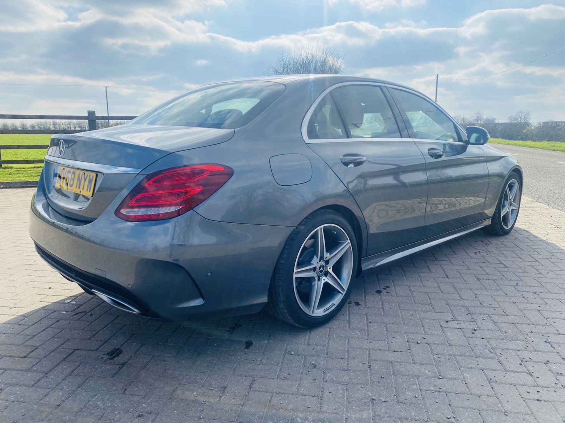 ON SALE MERCEDES C220d "AMG-LINE" 9G-TRONIC - (2019 MODEL) - 1 KEEPER - LEATHER - SAT NAV- ONLY 34K - Image 6 of 14