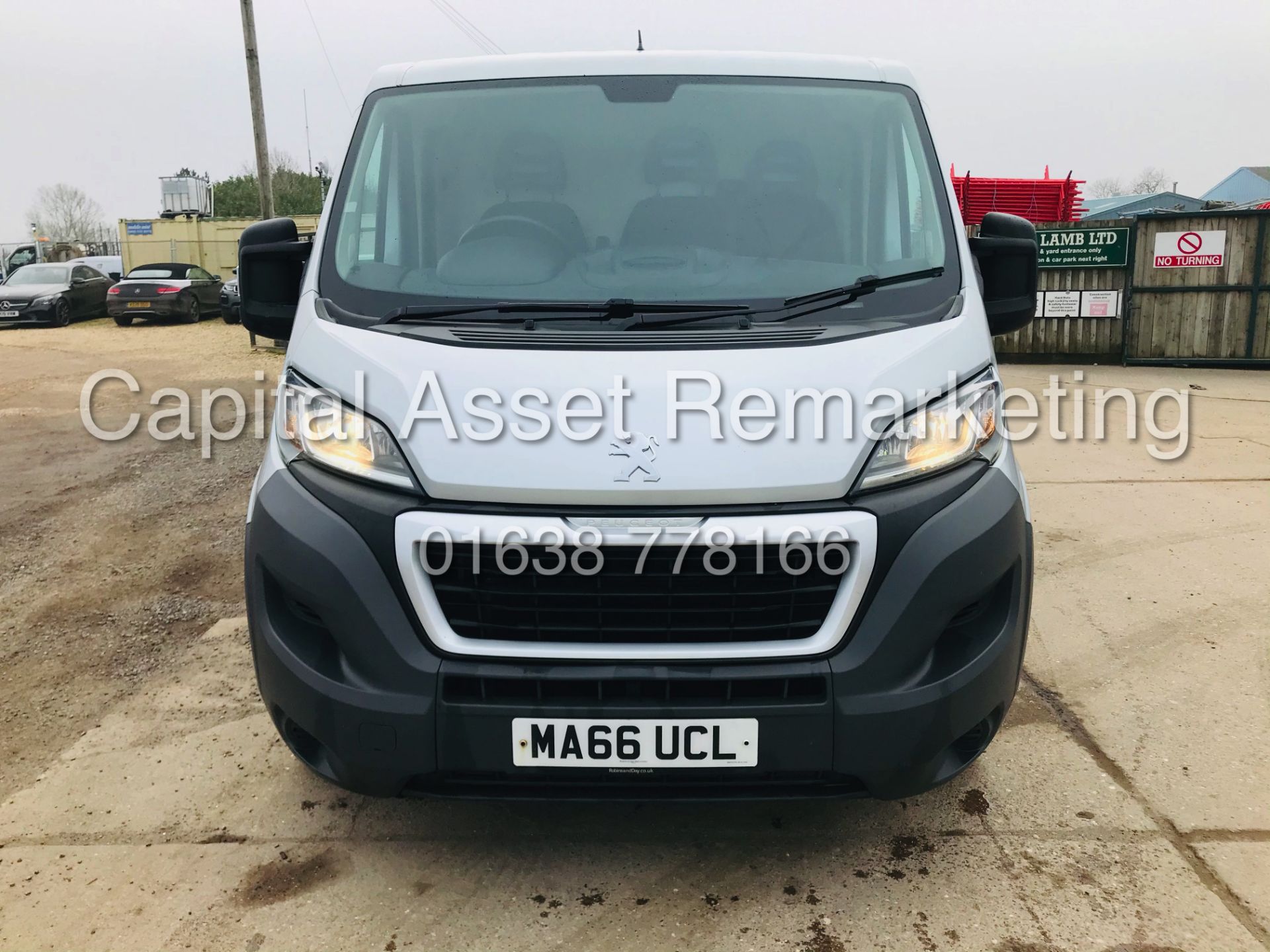 (ON SALE) PEUGEOT BOXER 2.0 BLUE-HDI "PROFESSIONAL" 1 OWNER (2017 MODEL) EURO 6 - SAT NAV *AC* - Image 3 of 17