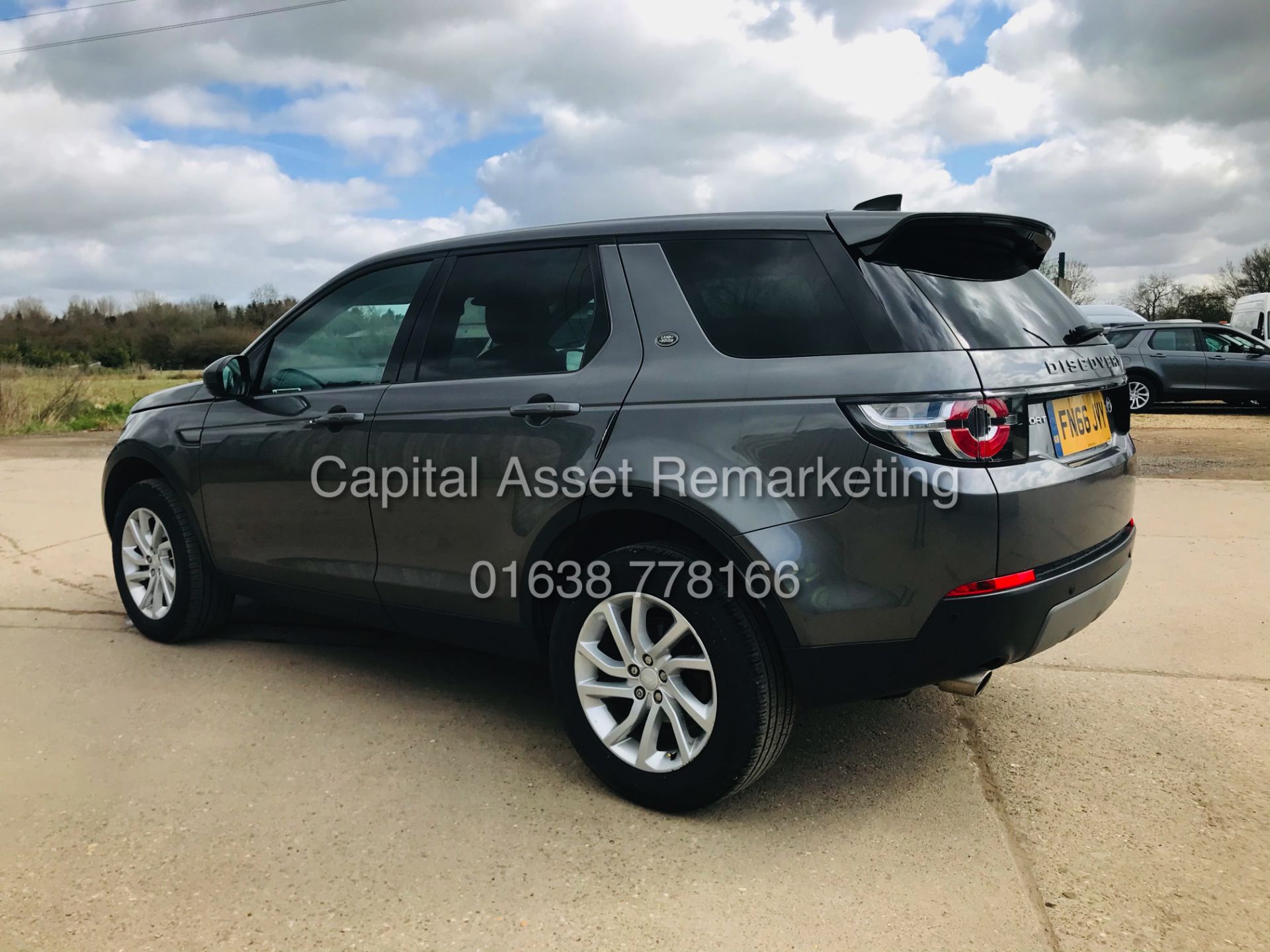 (On Sale) LAND ROVER DISCOVERY "SPORT - SE TECH" (66 REG) AUTO -LEATHER -SAT NAV-*GREAT SPEC* NO VAT - Image 9 of 29