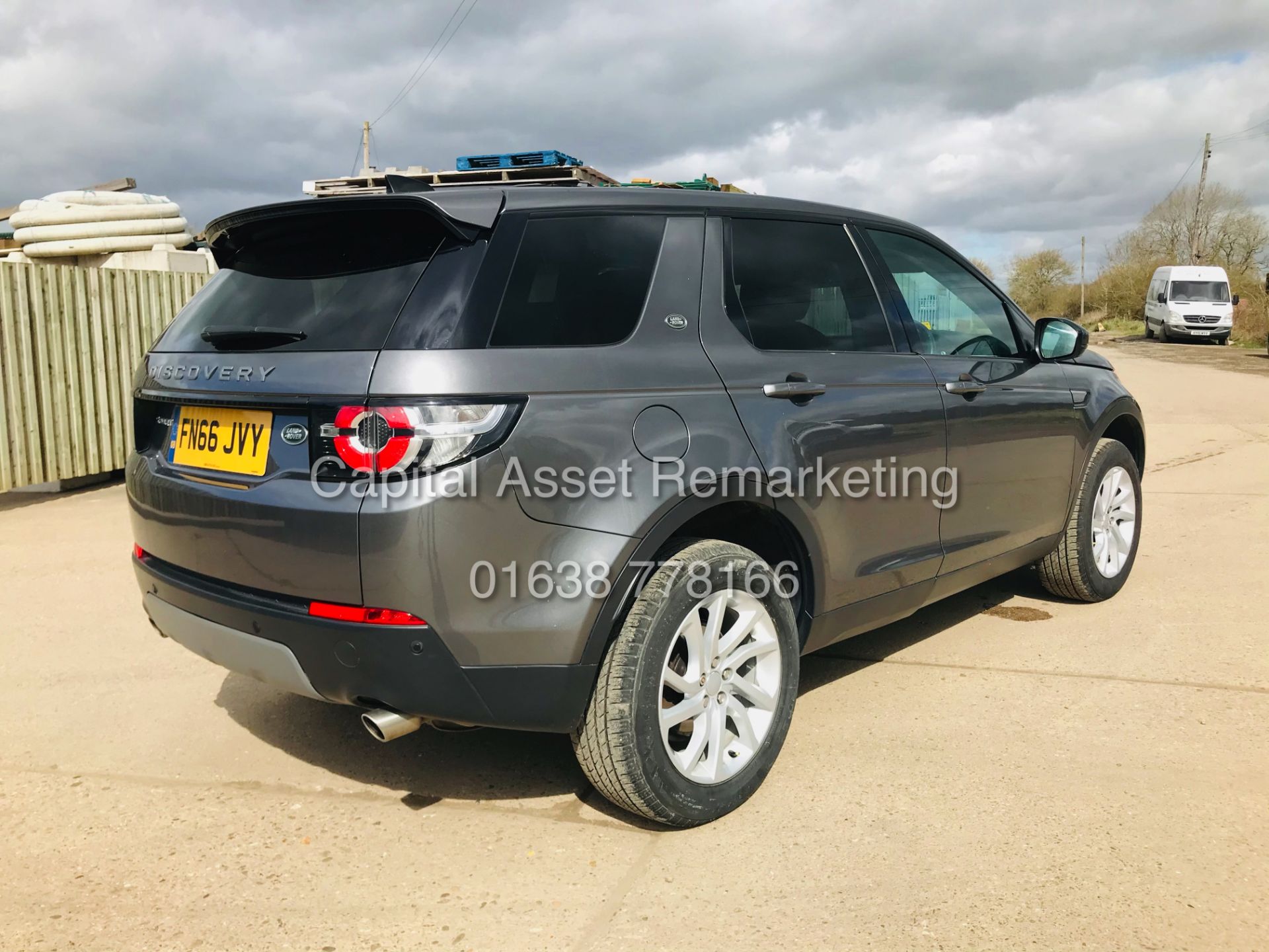 (On Sale) LAND ROVER DISCOVERY "SPORT - SE TECH" (66 REG) AUTO -LEATHER -SAT NAV-*GREAT SPEC* NO VAT - Image 11 of 29