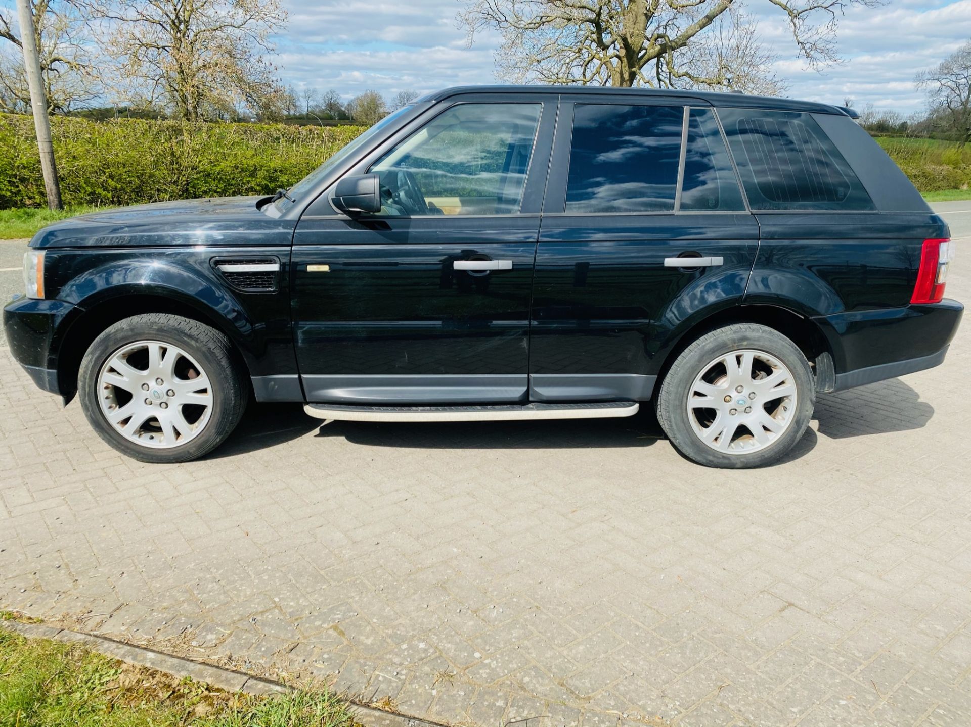 (On Sale) RANGE ROVER SPORT TDV6 *HSE AUTO* (55 REG) GREAT SPEC NO VAT!!! - SAT NAV - LEATHER - Image 4 of 15