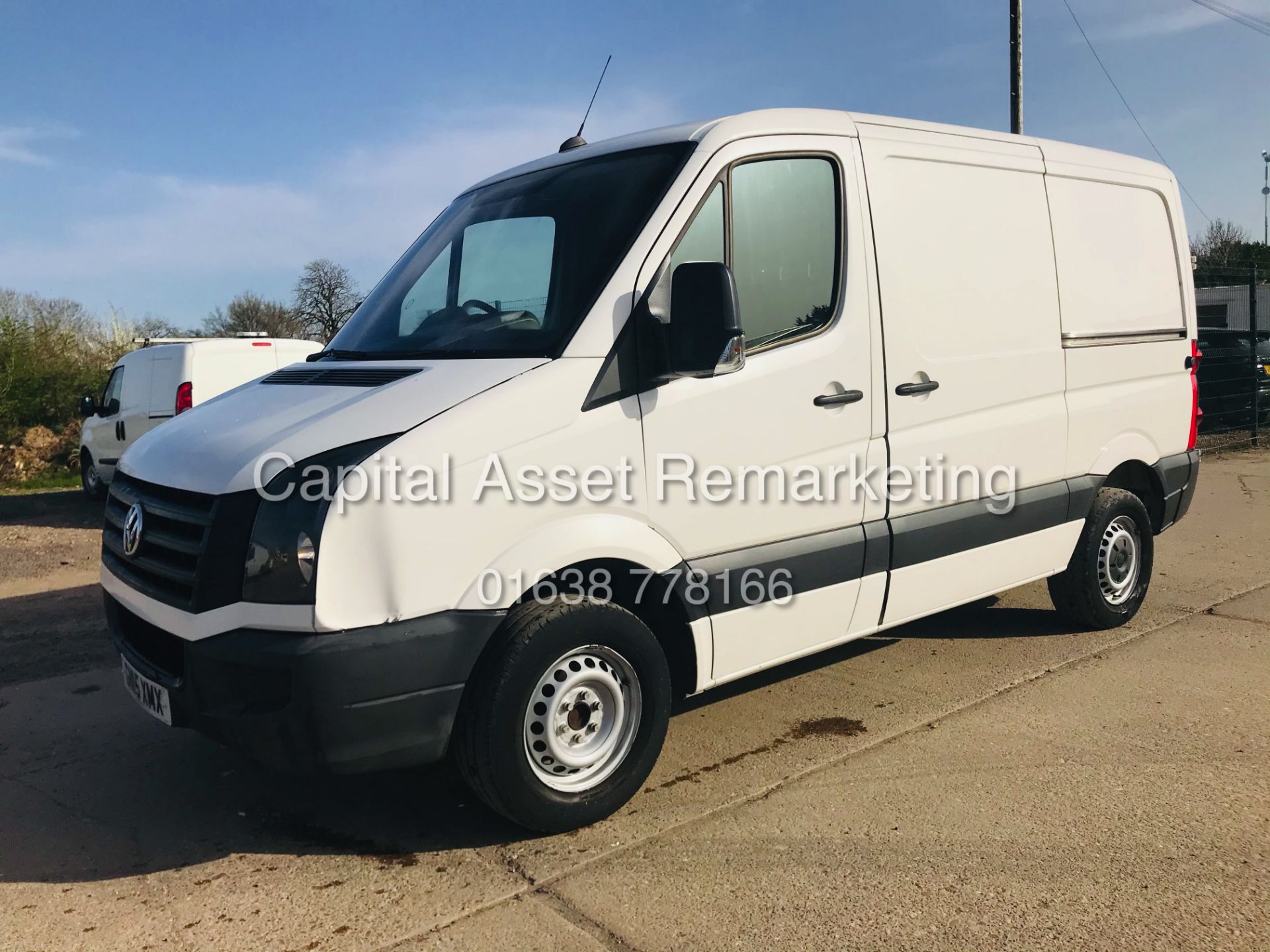 ON SALE VW CRAFTER 2.0TDI CR35 (15 REG) 1 OWNER - CRUISE - ELEC PACK - MULTIFUNCTION STEERING WHEEL - Image 2 of 19