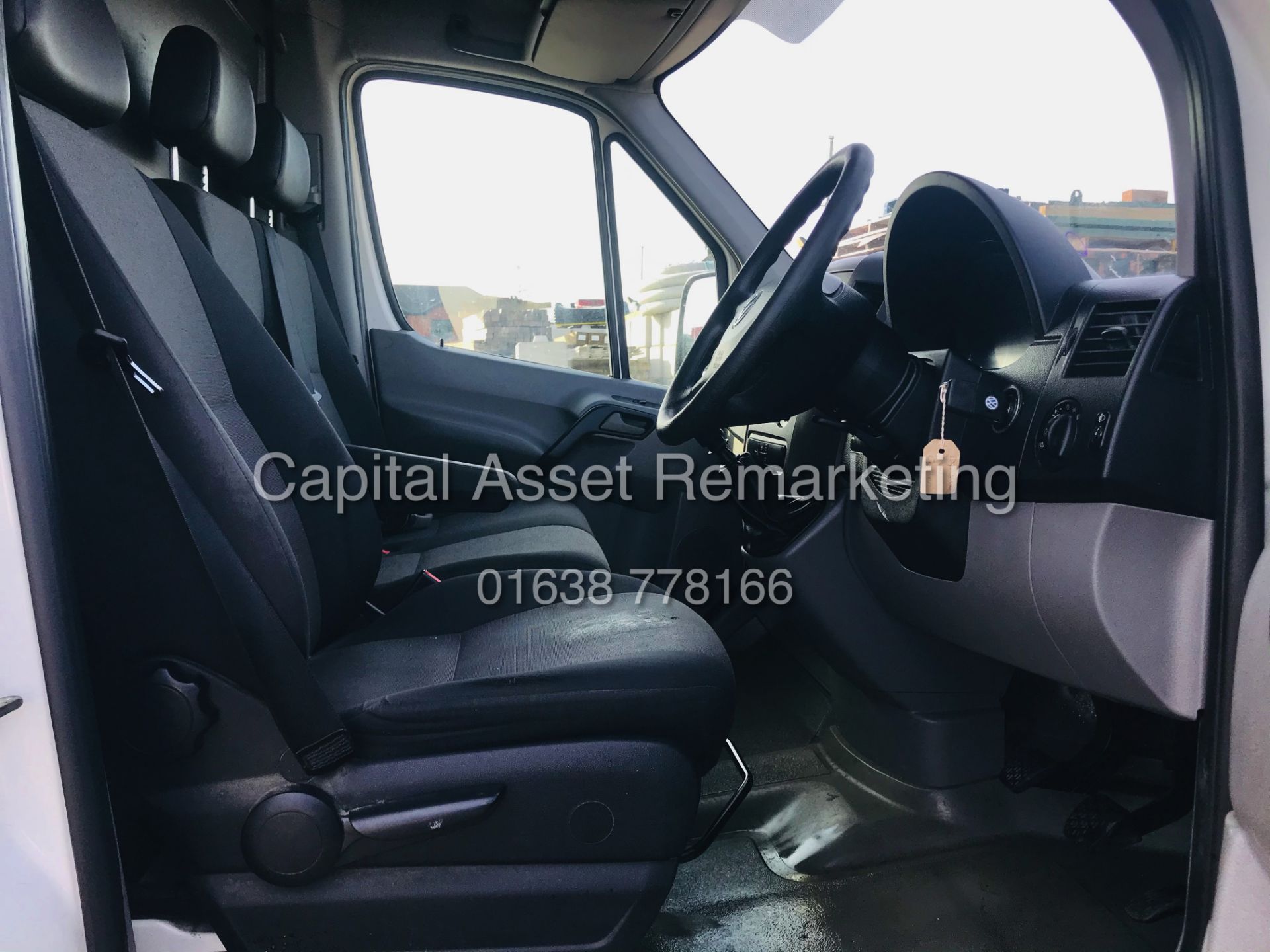 ON SALE VW CRAFTER 2.0TDI CR35 (15 REG) 1 OWNER - CRUISE - ELEC PACK - MULTIFUNCTION STEERING WHEEL - Image 13 of 19