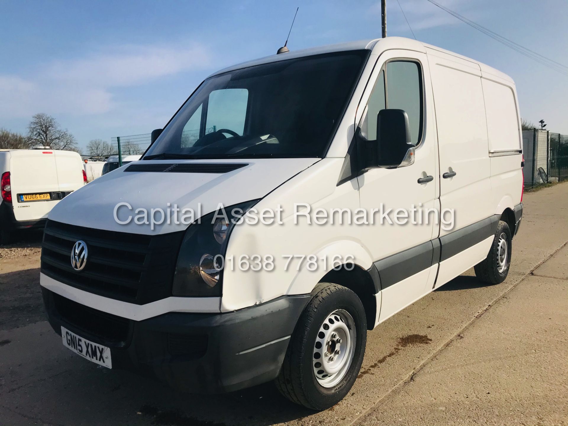 ON SALE VW CRAFTER 2.0TDI CR35 (15 REG) 1 OWNER - CRUISE - ELEC PACK - MULTIFUNCTION STEERING WHEEL - Image 3 of 19