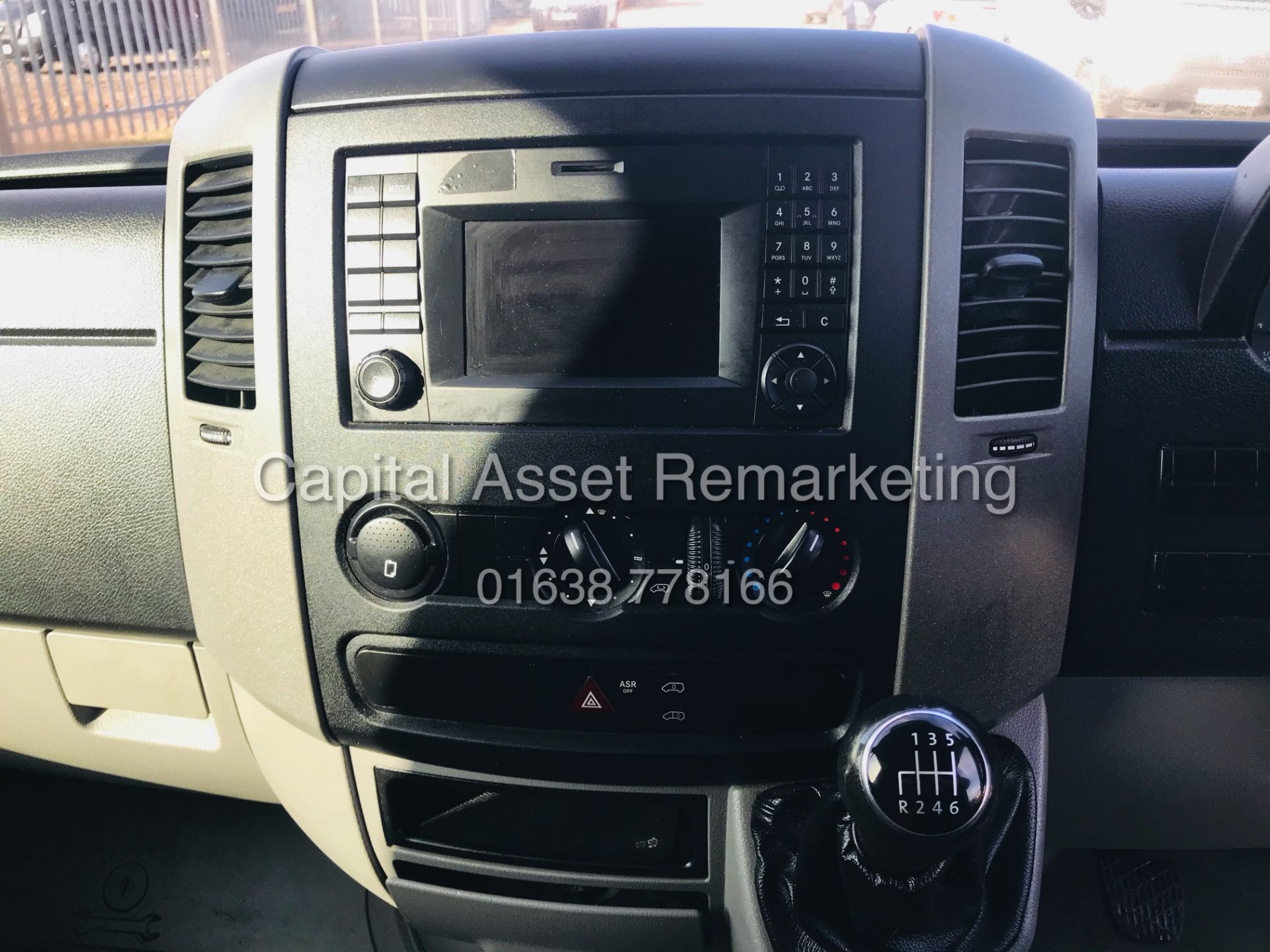 ON SALE VW CRAFTER 2.0TDI CR35 (15 REG) 1 OWNER - CRUISE - ELEC PACK - MULTIFUNCTION STEERING WHEEL - Image 16 of 19