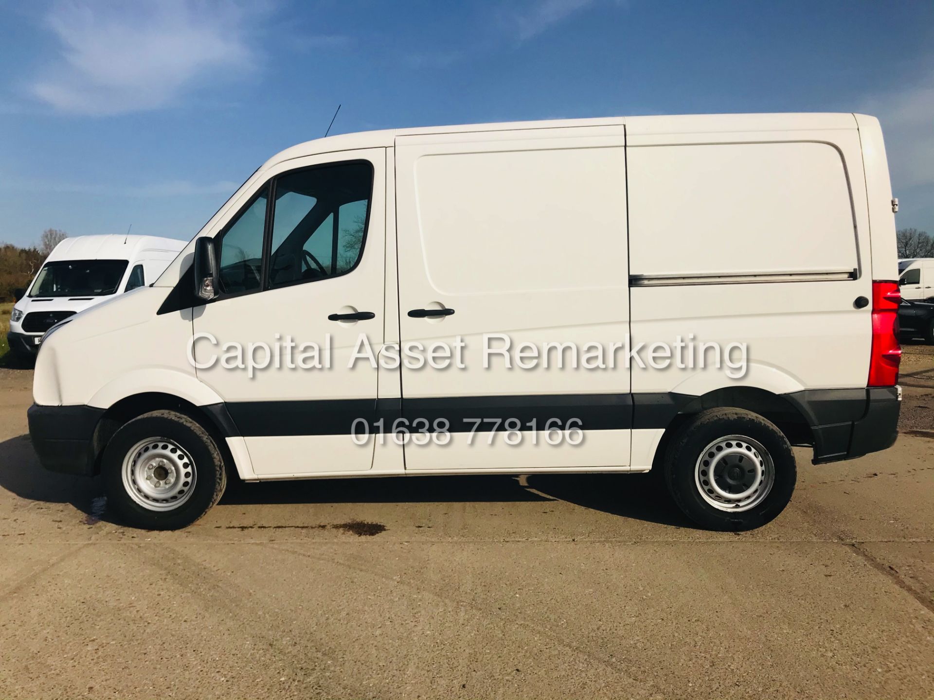 ON SALE VW CRAFTER 2.0TDI CR35 (15 REG) 1 OWNER - CRUISE - ELEC PACK - MULTIFUNCTION STEERING WHEEL - Image 12 of 19