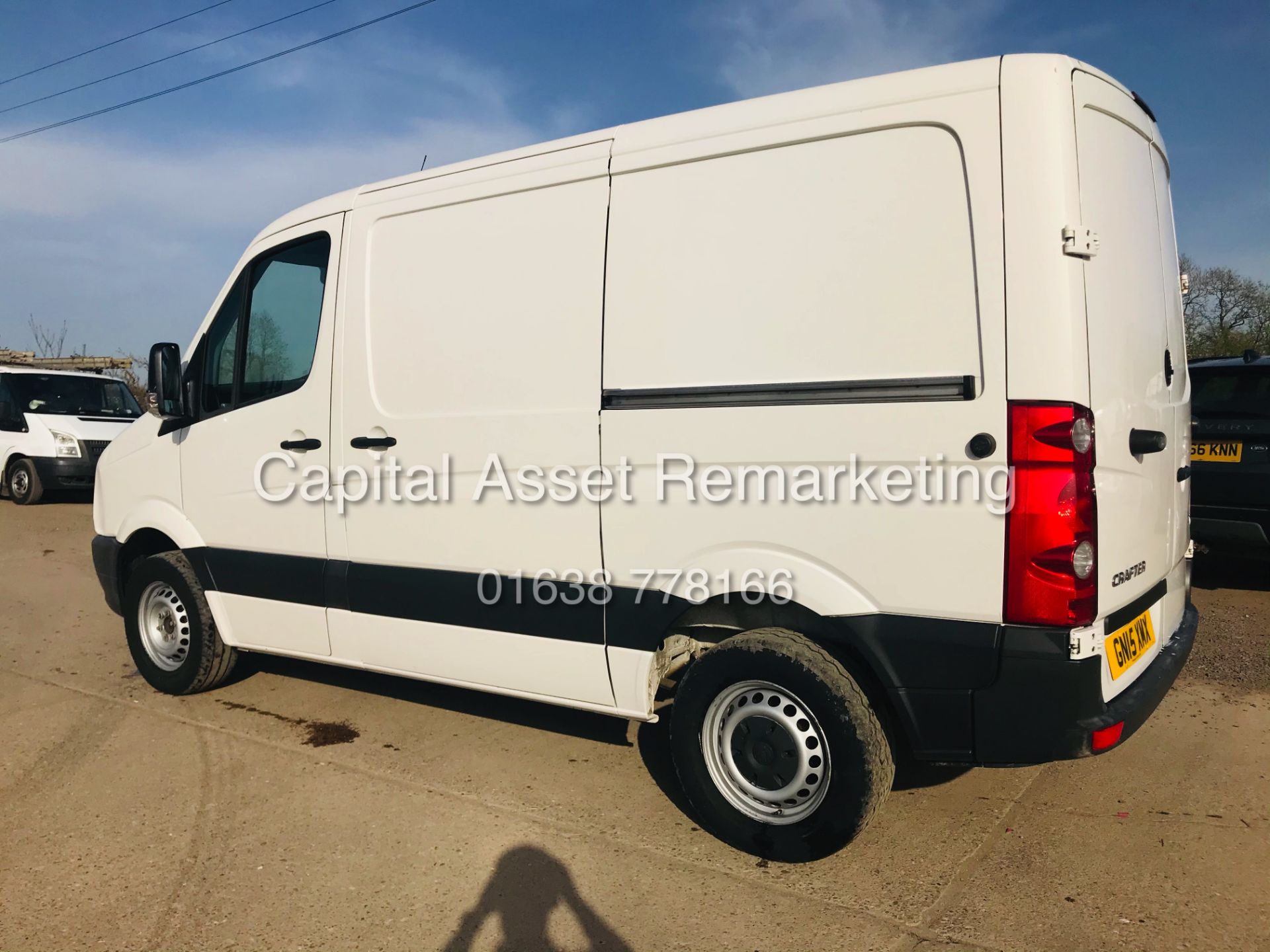 ON SALE VW CRAFTER 2.0TDI CR35 (15 REG) 1 OWNER - CRUISE - ELEC PACK - MULTIFUNCTION STEERING WHEEL - Image 11 of 19