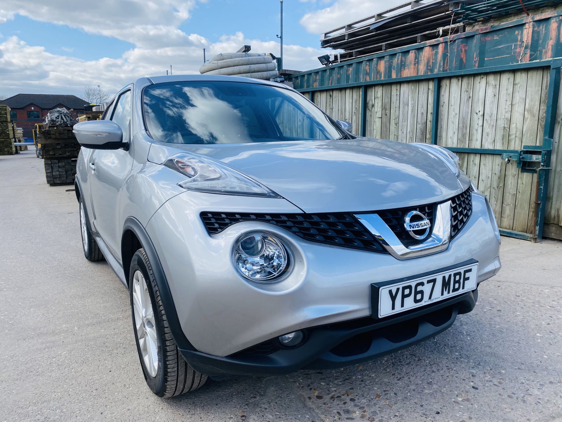 ON SALE NISSAN JUKE N-CONNECTA Cet 1.6 PETROL "AUTO" (SUV) 2018 MODEL - SAT NAV -LEATHER -HUGE SPEC! - Image 3 of 21