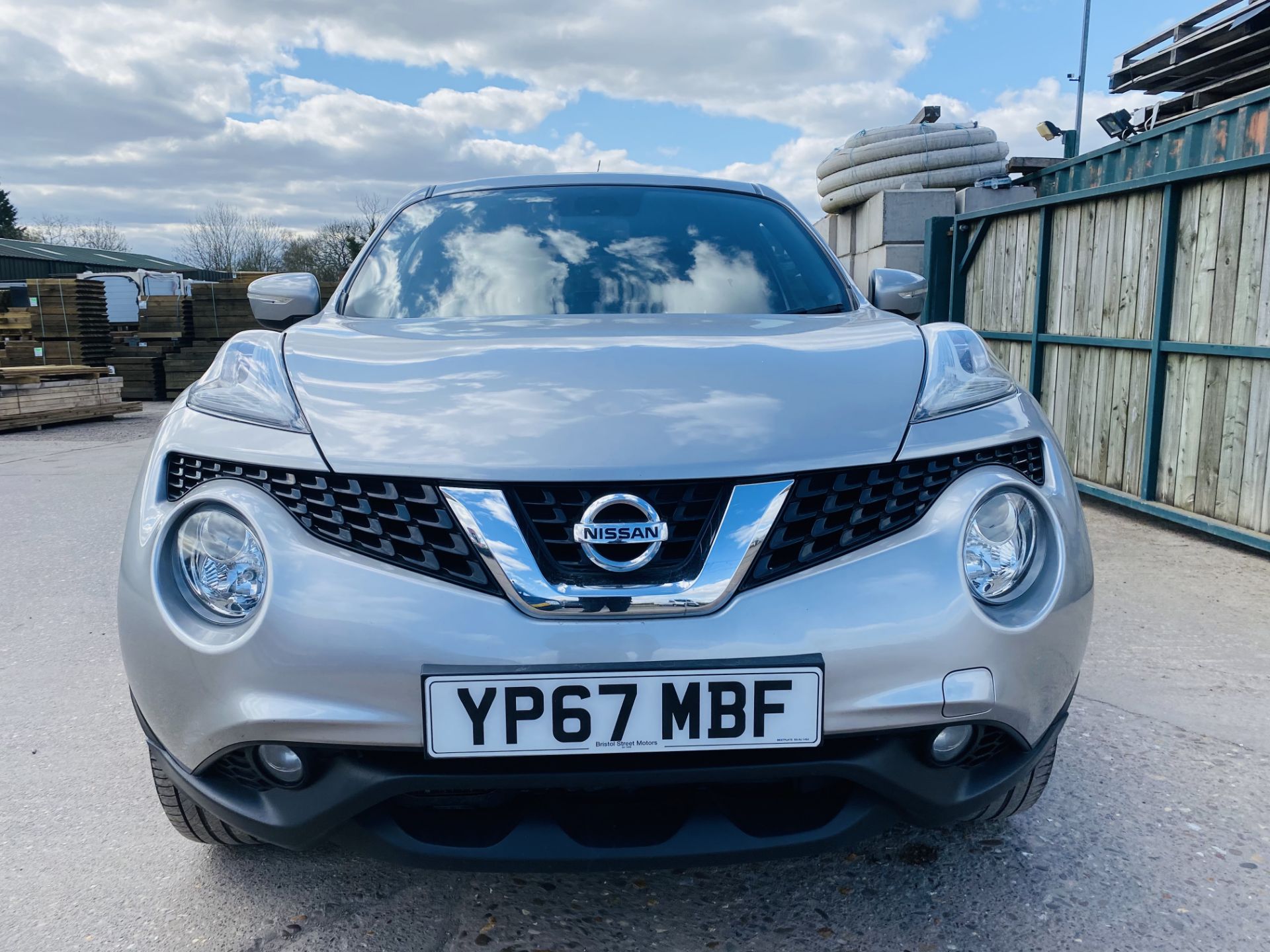 ON SALE NISSAN JUKE N-CONNECTA Cet 1.6 PETROL "AUTO" (SUV) 2018 MODEL - SAT NAV -LEATHER -HUGE SPEC! - Image 4 of 21