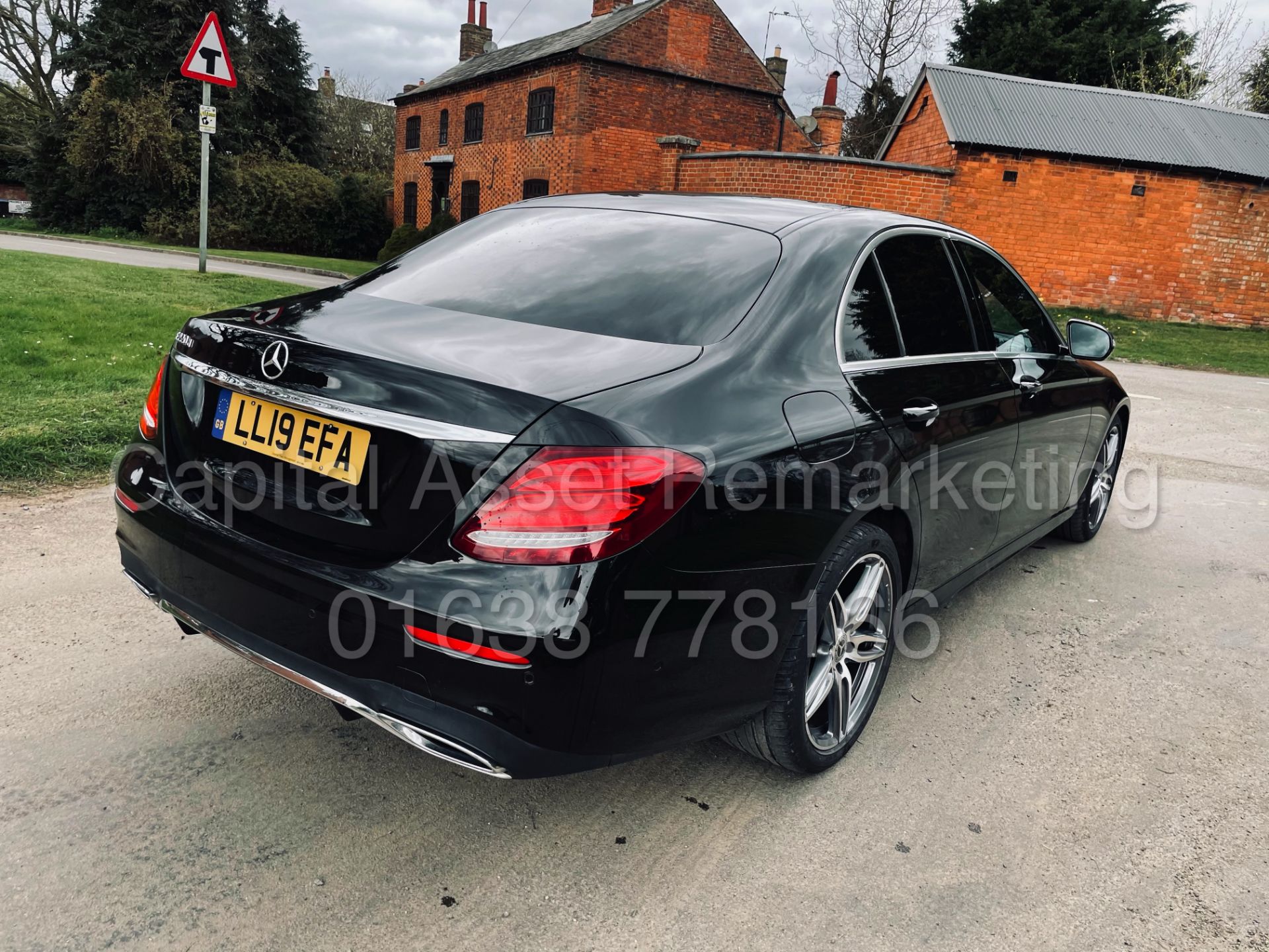 MERCEDES-BENZ E220d *AMG LINE* SALOON (2019 - EURO 6) '9G TRONIC AUTO - LEATHER- SAT NAV' *TOP SPEC* - Image 8 of 51