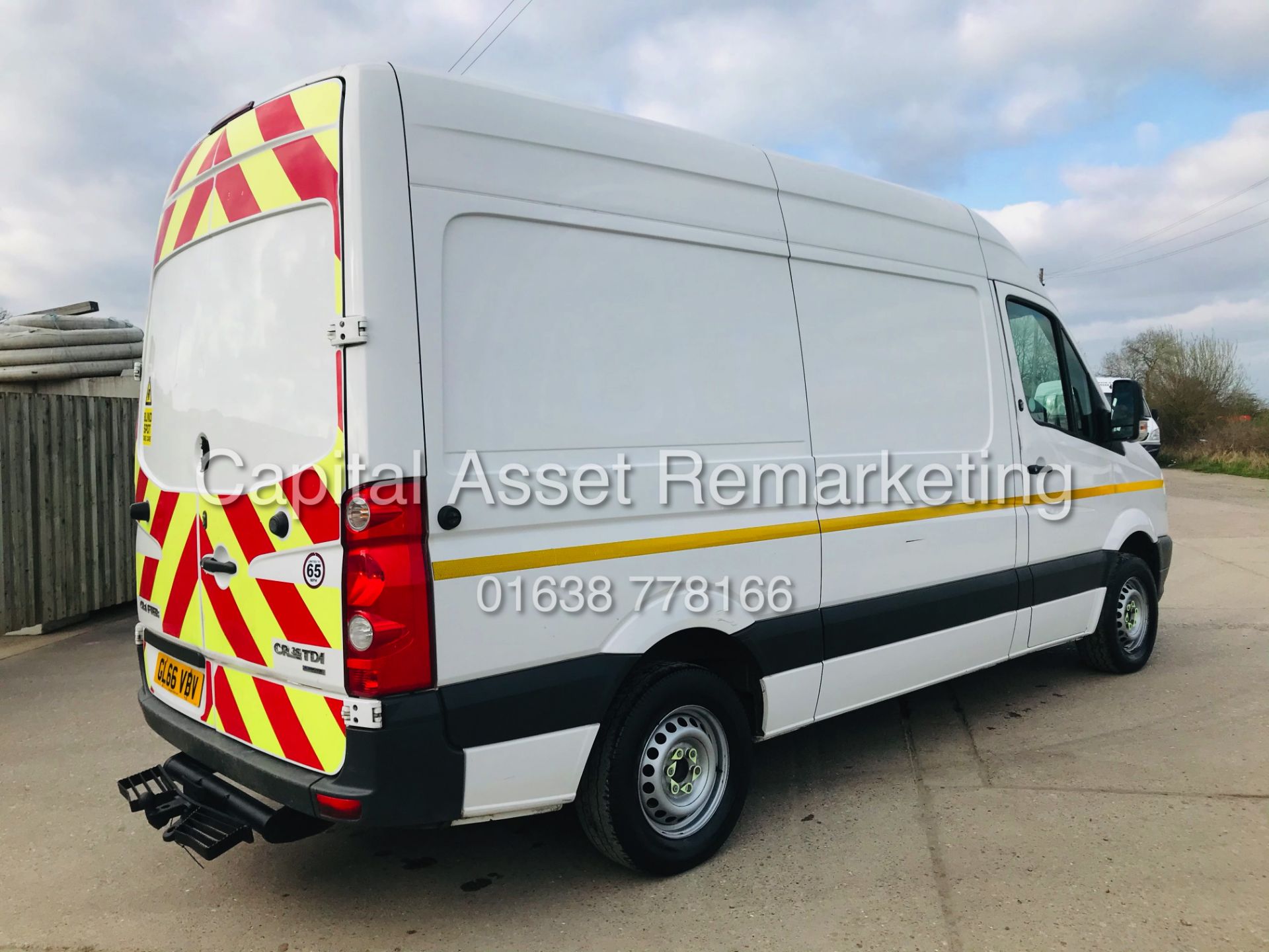 (ON SALE) VOLKSWAGEN CRAFTER CR35 2.0TDI "BLUE-MOTION" MWB (2017 MODEL) *EURO 6 / ULEZ COMPLIANT* - Image 11 of 17