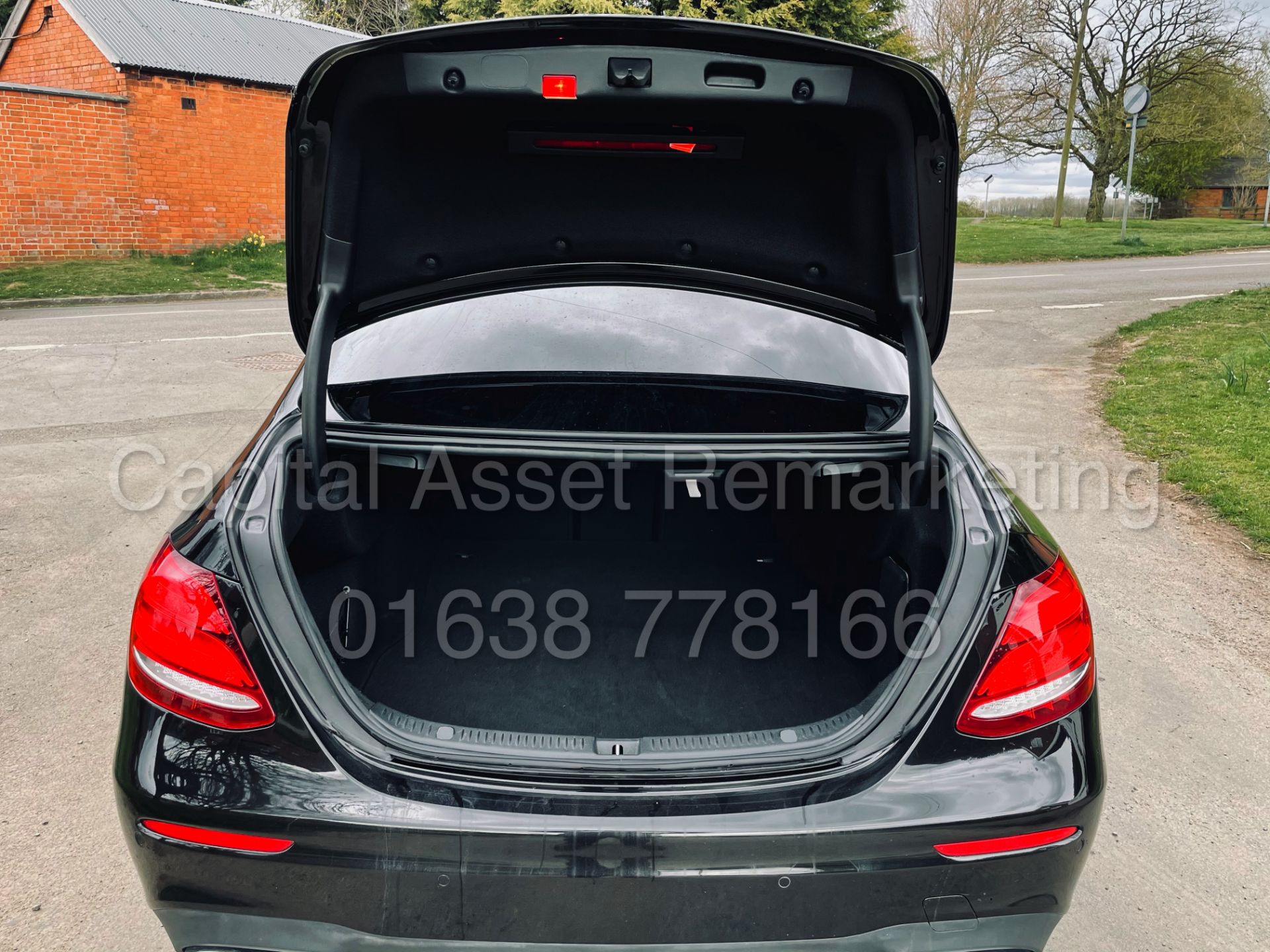 MERCEDES-BENZ E220d *AMG LINE* SALOON (2019 - EURO 6) '9G TRONIC AUTO - LEATHER- SAT NAV' *TOP SPEC* - Image 29 of 51