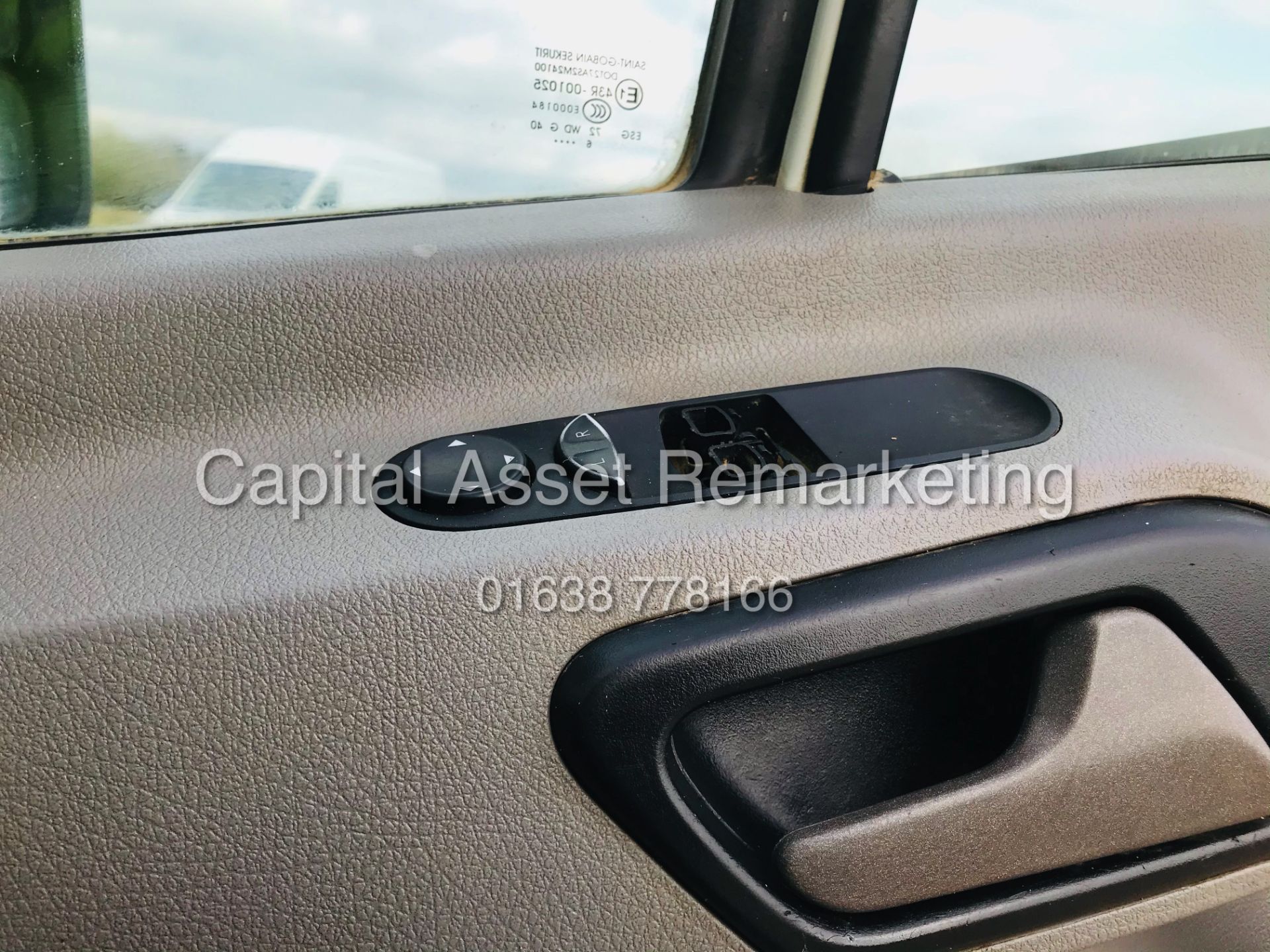 (ON SALE) VOLKSWAGEN CRAFTER CR35 2.0TDI "BLUE-MOTION" MWB (2017 MODEL) *EURO 6 / ULEZ COMPLIANT* - Image 16 of 17