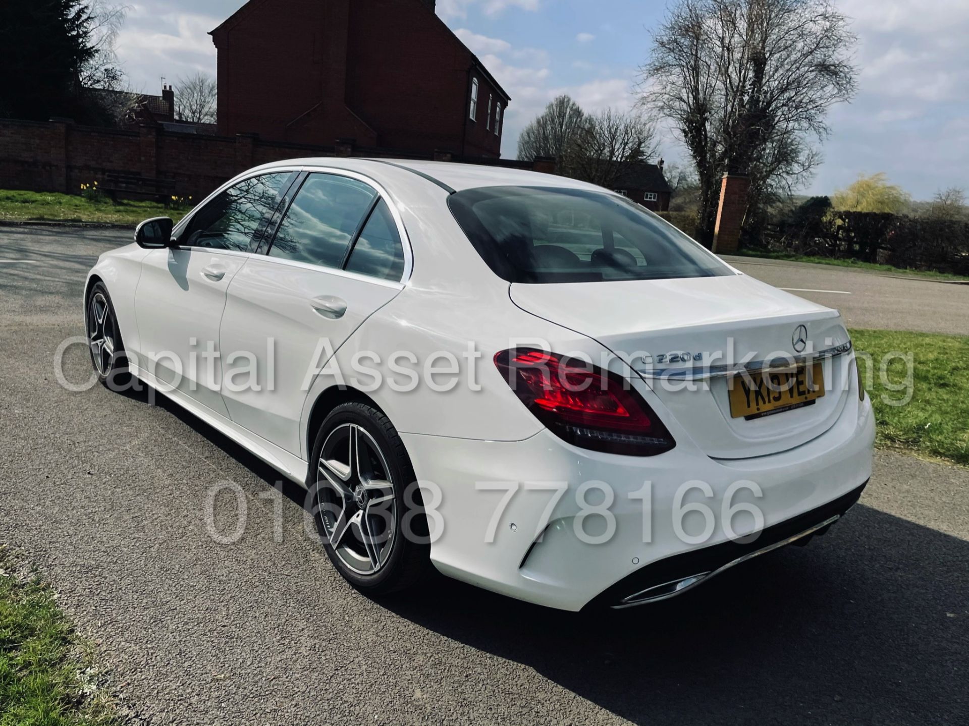 MERCEDES-BENZ C220D *AMG- PREMIUM* SALOON (2019 - NEW MODEL) '9-G TRONIC - NAV' *TOP SPEC* (1 OWNER) - Image 10 of 49