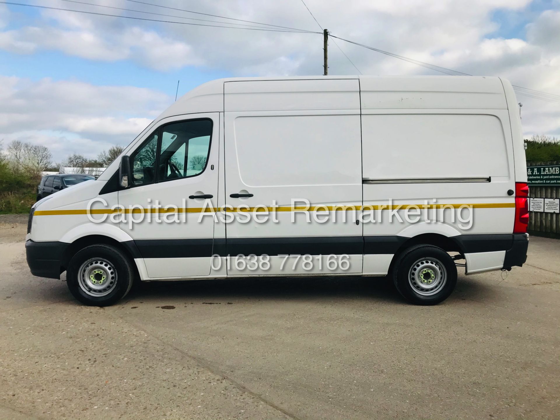 (ON SALE) VOLKSWAGEN CRAFTER CR35 2.0TDI "BLUE-MOTION" MWB (2017 MODEL) *EURO 6 / ULEZ COMPLIANT* - Image 8 of 17