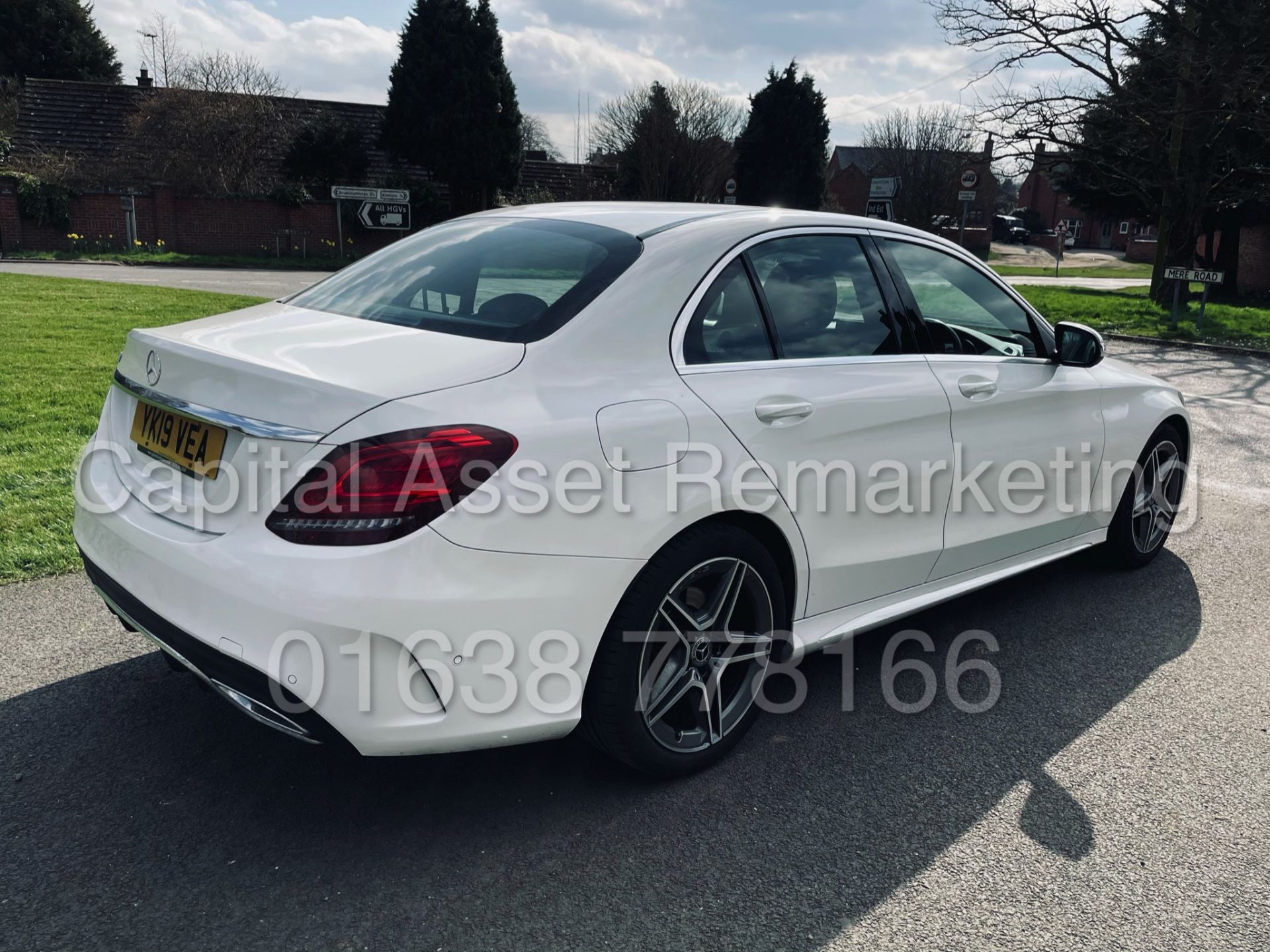 MERCEDES-BENZ C220D *AMG- PREMIUM* SALOON (2019 - NEW MODEL) '9-G TRONIC - NAV' *TOP SPEC* (1 OWNER) - Image 13 of 49