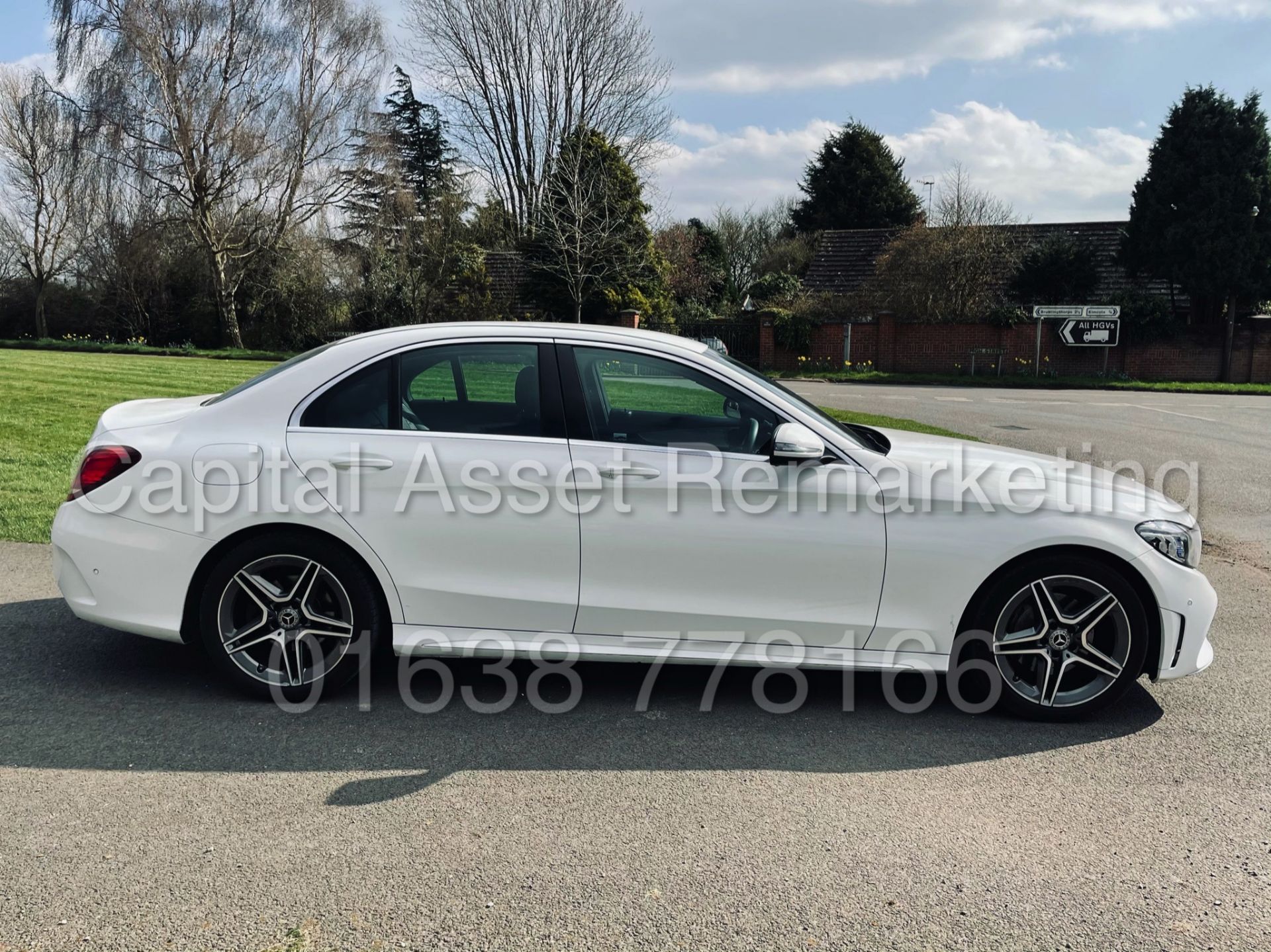 MERCEDES-BENZ C220D *AMG- PREMIUM* SALOON (2019 - NEW MODEL) '9-G TRONIC - NAV' *TOP SPEC* (1 OWNER) - Image 14 of 49