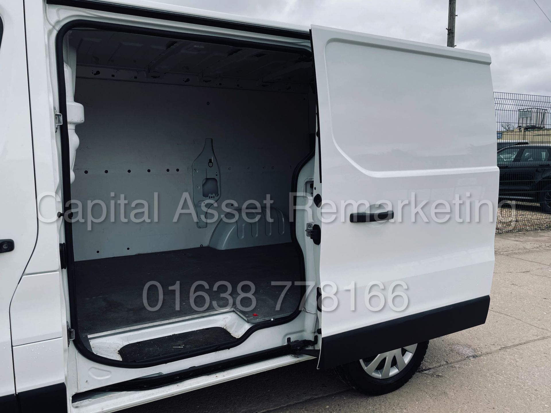 (On Sale) RENAULT TRAFIC SL29 *BUSINESS ENERGY* PANLE VAN (2017 - EURO 6) '1.6 DCI - 6 SPEED' *A/C* - Image 25 of 47