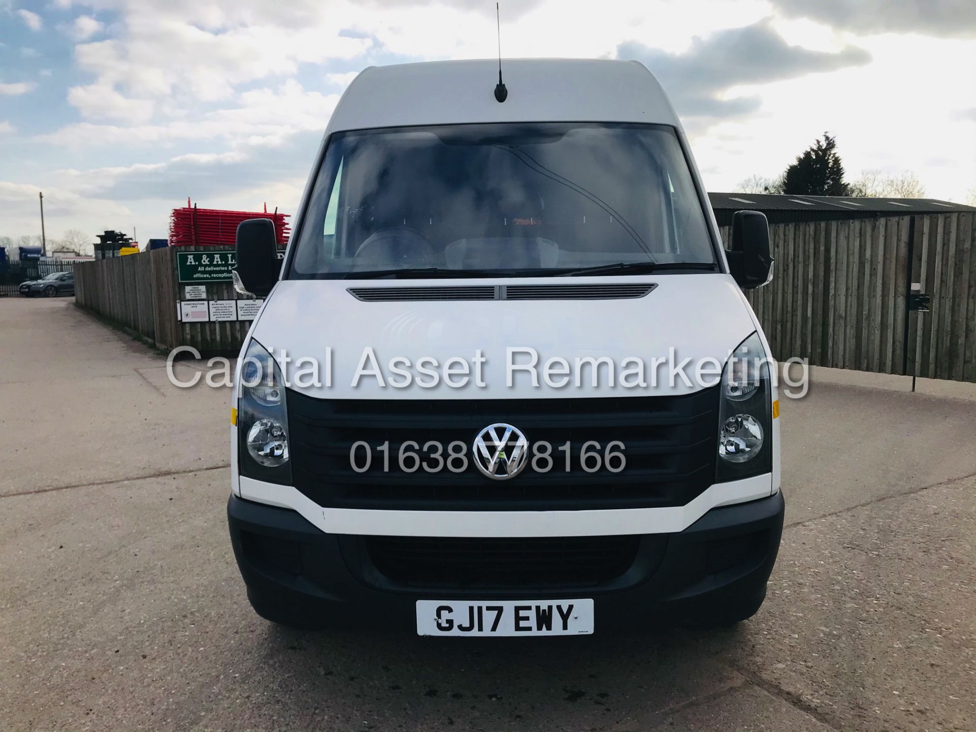 (ON SALE) VOLKSWAGEN CRAFTER 2.0 TDI BLUE-MOTION MWB (17 REG) 1 OWNER *AIR CON* ELEC PACK - CRUISE - Image 4 of 18