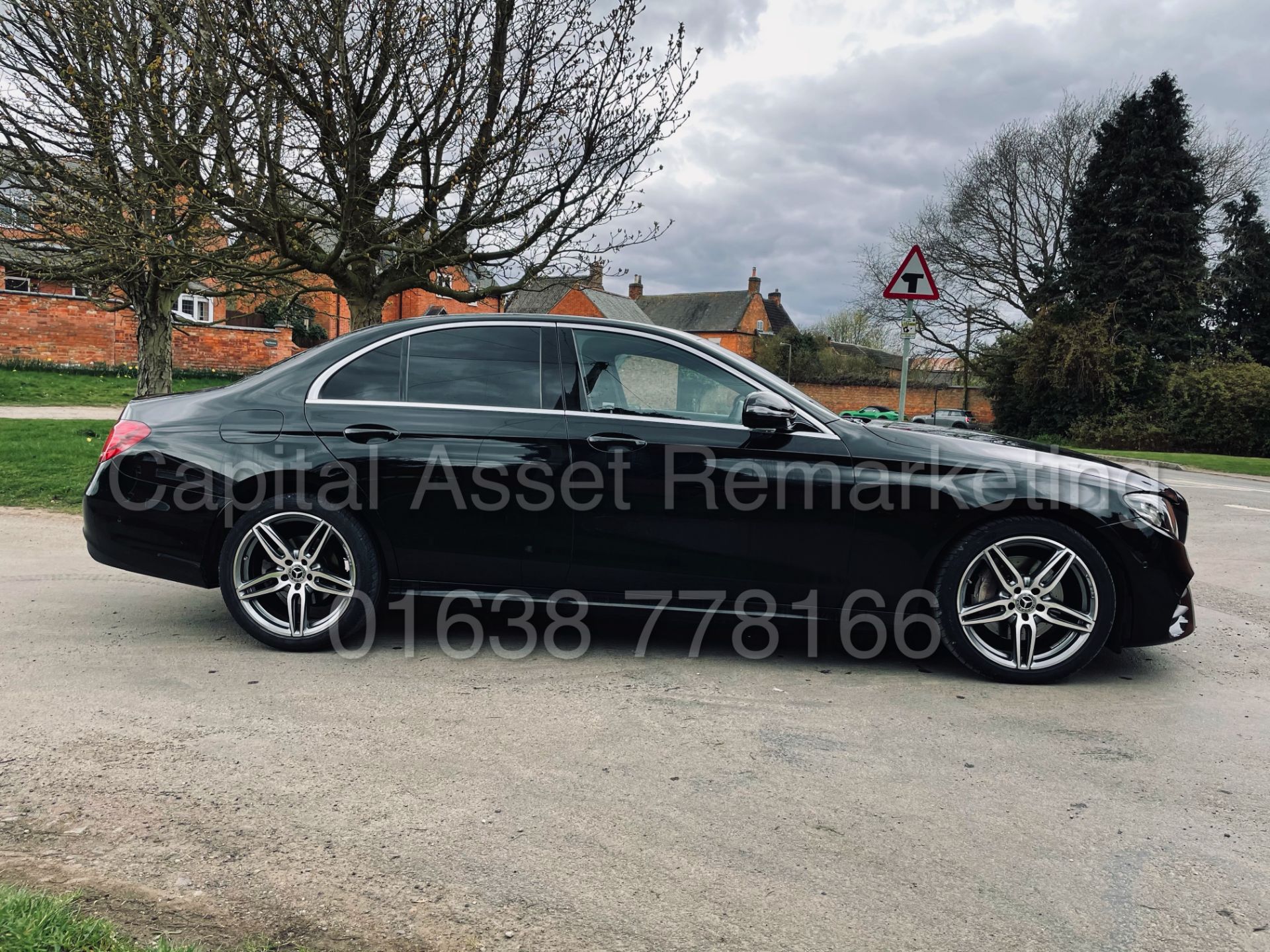 MERCEDES-BENZ E220d *AMG LINE* SALOON (2019 - EURO 6) '9G TRONIC AUTO - LEATHER- SAT NAV' *TOP SPEC* - Image 10 of 51