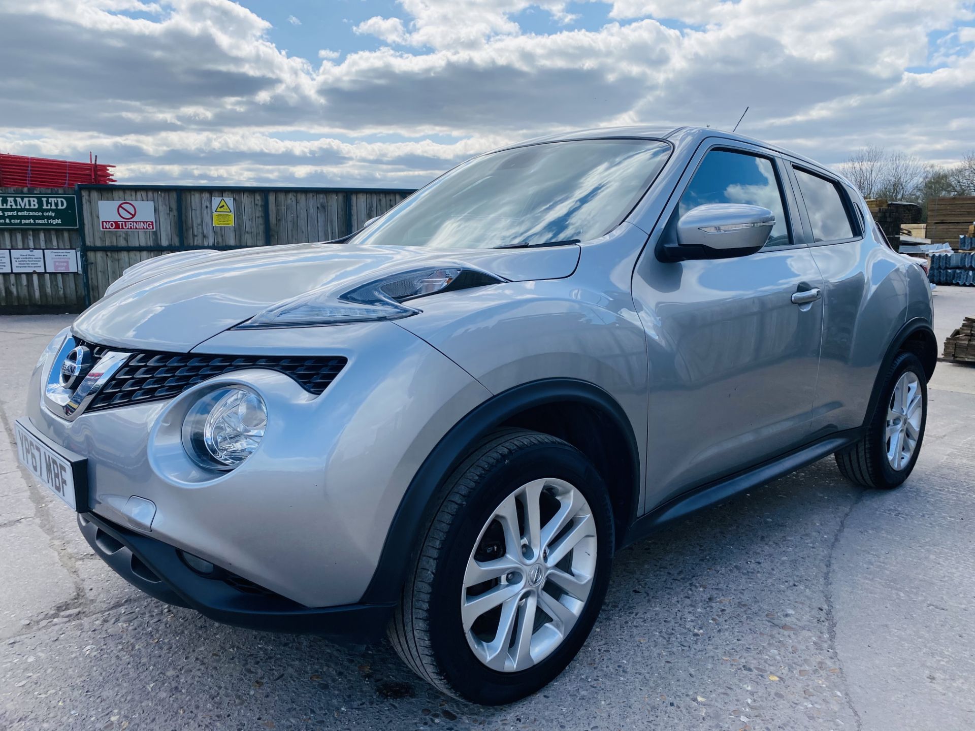 ON SALE NISSAN JUKE N-CONNECTA Cet 1.6 PETROL "AUTO" (SUV) 2018 MODEL - SAT NAV -LEATHER -HUGE SPEC! - Image 5 of 21