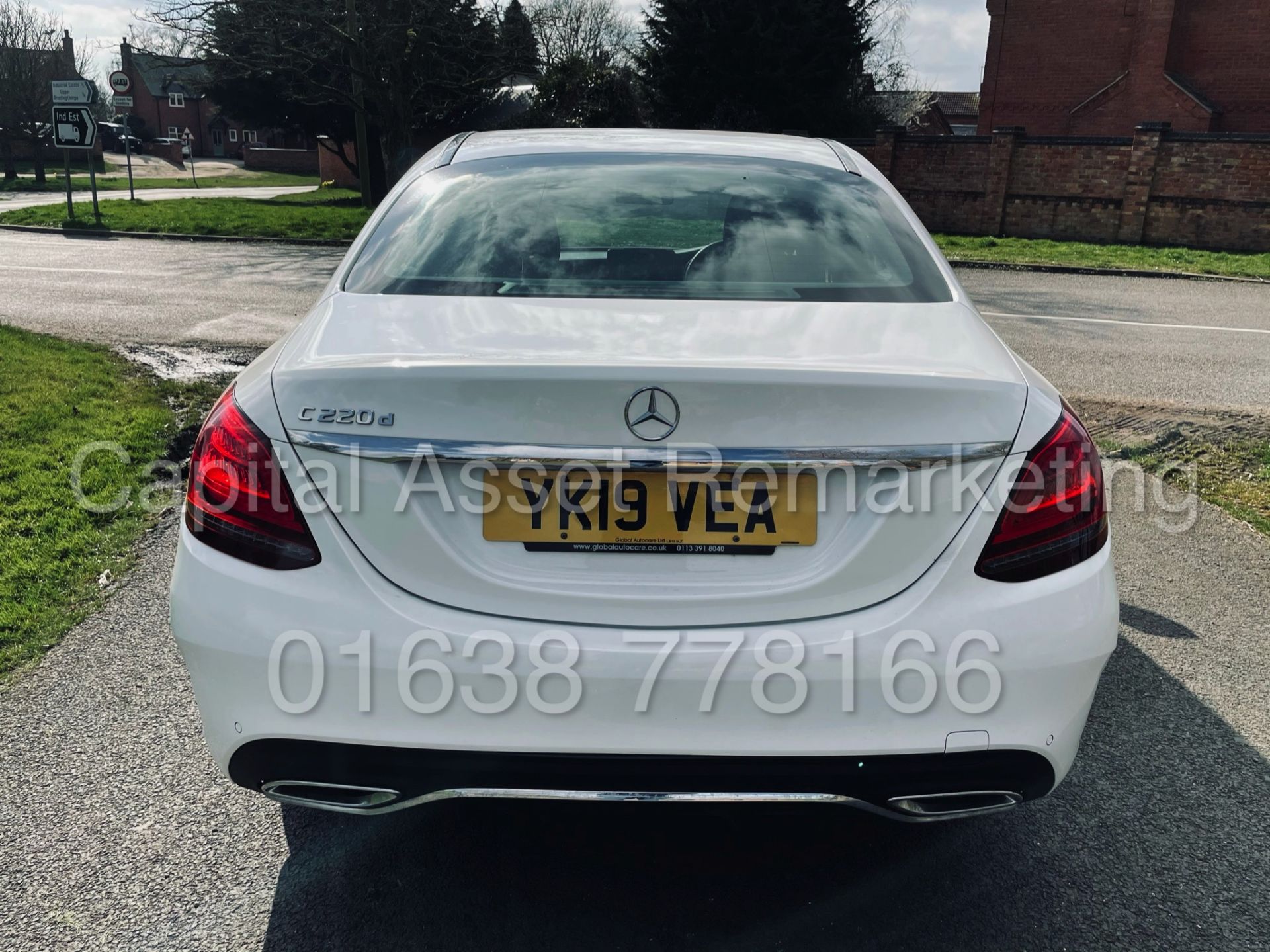 MERCEDES-BENZ C220D *AMG- PREMIUM* SALOON (2019 - NEW MODEL) '9-G TRONIC - NAV' *TOP SPEC* (1 OWNER) - Image 11 of 49