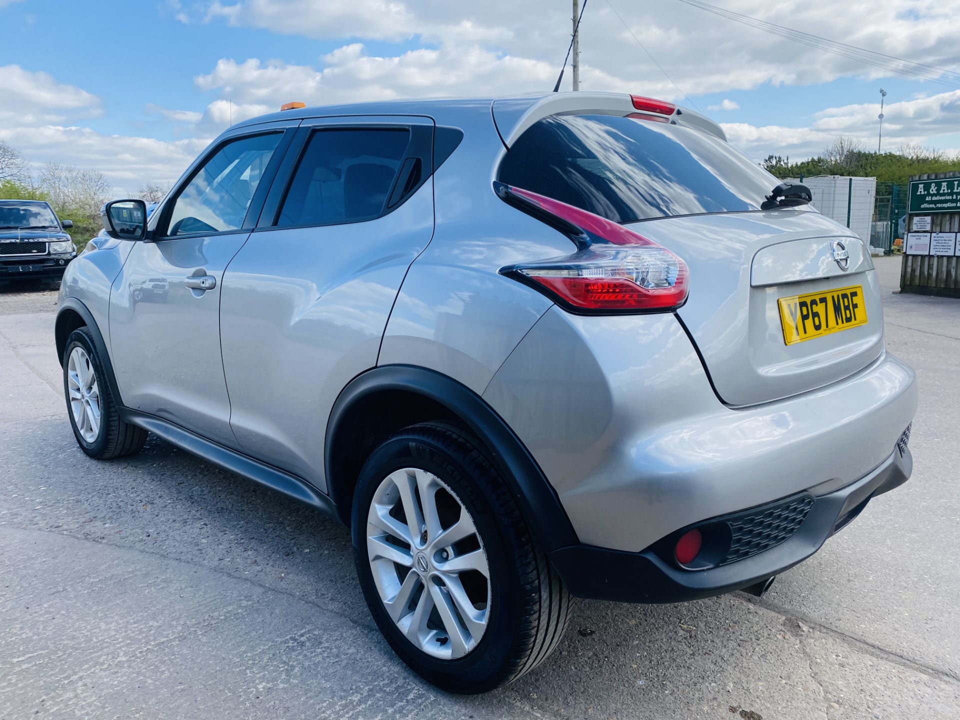 ON SALE NISSAN JUKE N-CONNECTA Cet 1.6 PETROL "AUTO" (SUV) 2018 MODEL - SAT NAV -LEATHER -HUGE SPEC! - Image 7 of 21